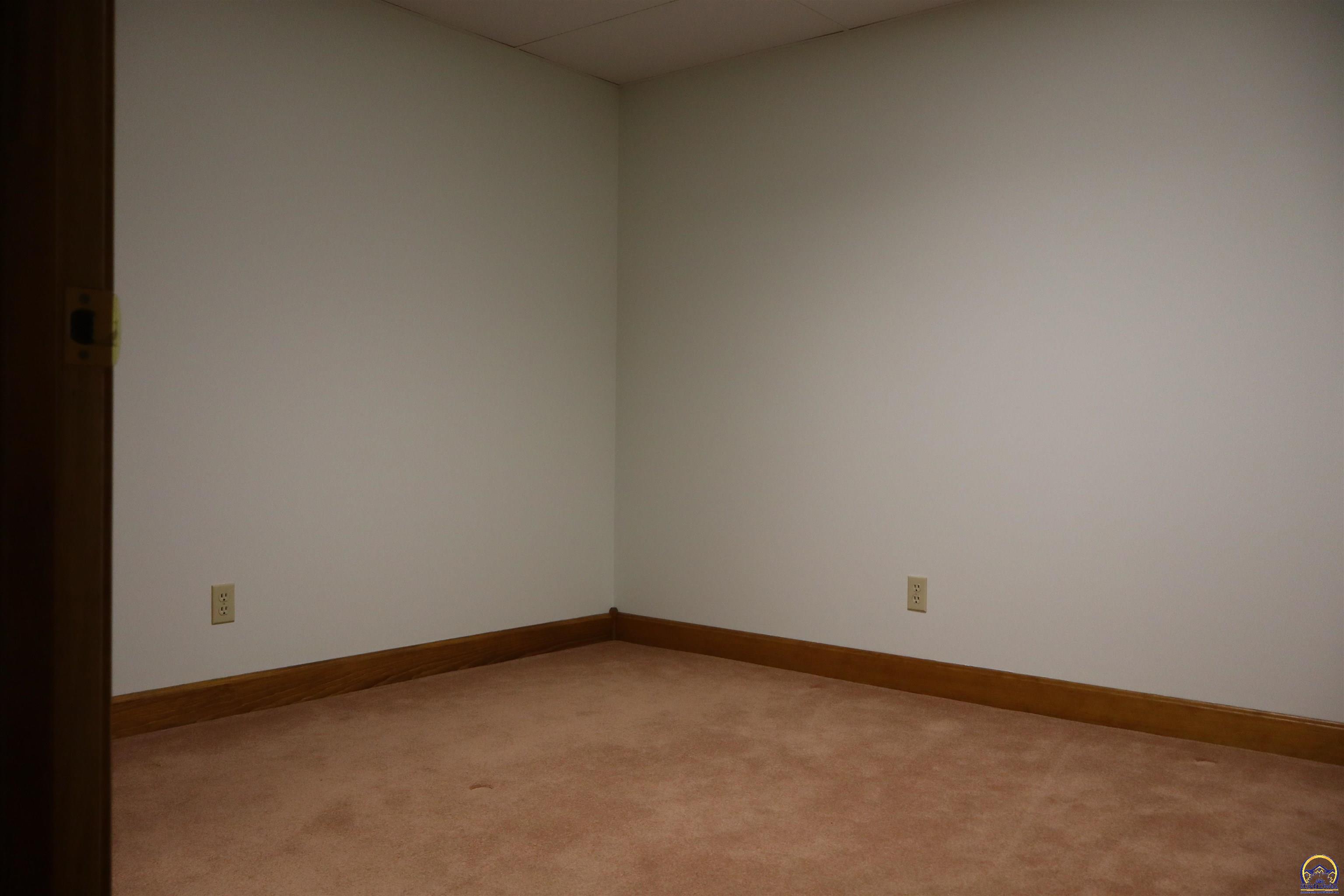 Holton, Kansas 66436, United States, 4 Bedrooms Bedrooms, ,3 BathroomsBathrooms,Residential,Pending,84976