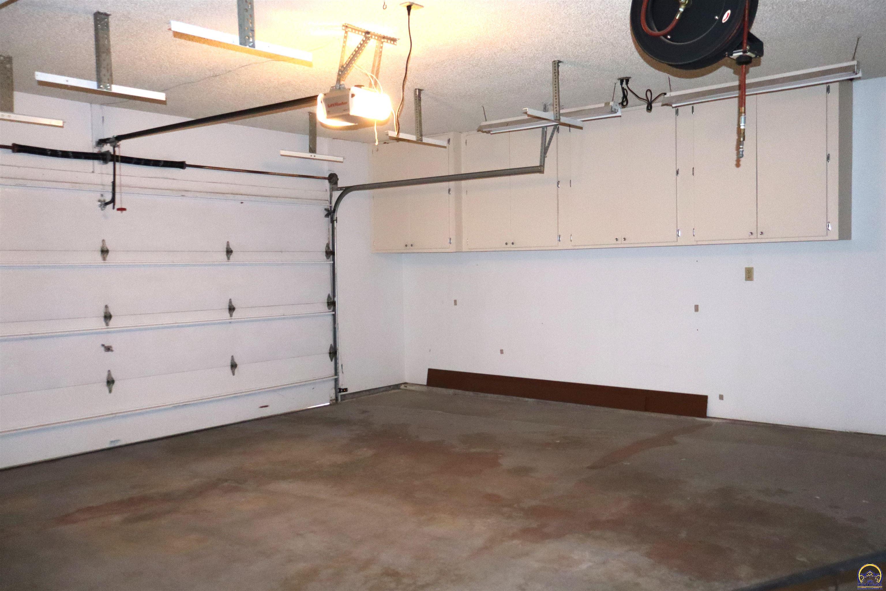 Holton, Kansas 66436, United States, 4 Bedrooms Bedrooms, ,3 BathroomsBathrooms,Residential,Pending,84976