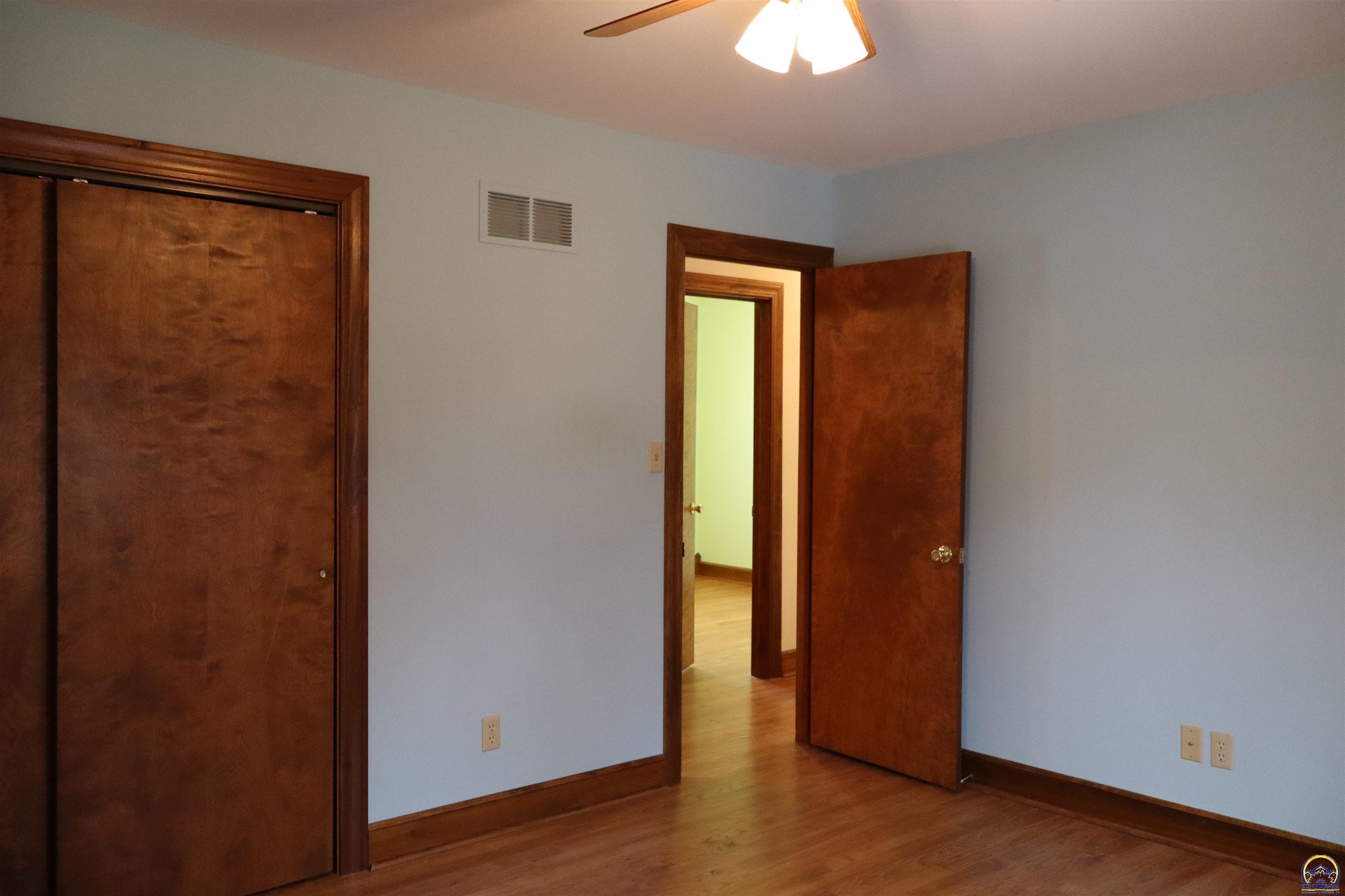 Holton, Kansas 66436, United States, 4 Bedrooms Bedrooms, ,3 BathroomsBathrooms,Residential,Pending,84976