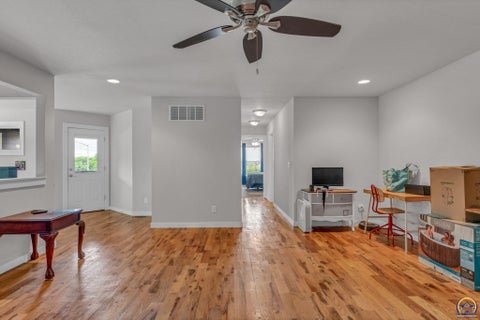 Tiny photo for 58705872 SW Woodbridge Dr, Topeka, KS 66606 (MLS # 244697)