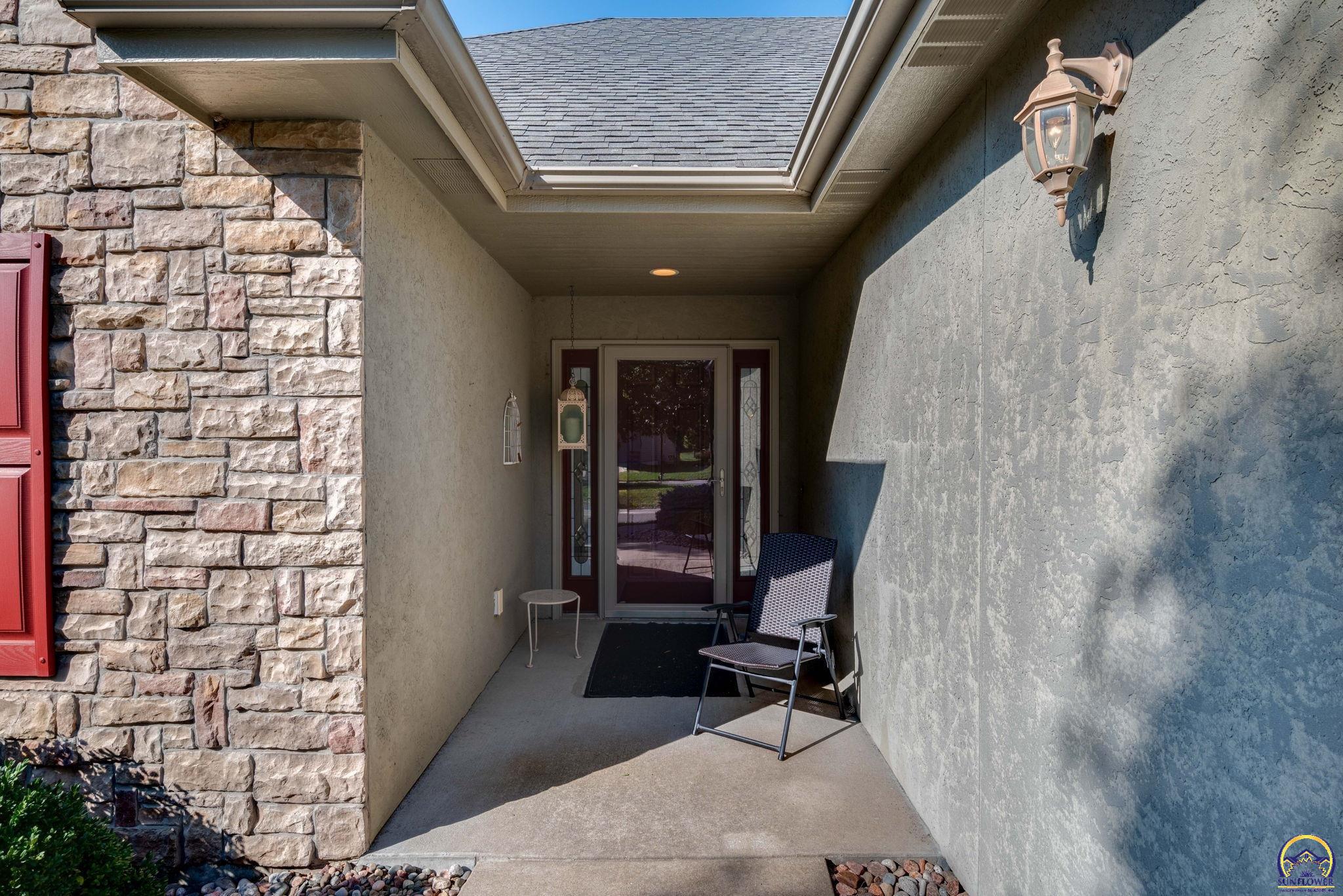 Topeka, Kansas 66614, United States, 3 Bedrooms Bedrooms, ,3 BathroomsBathrooms,Residential,Pending,70609