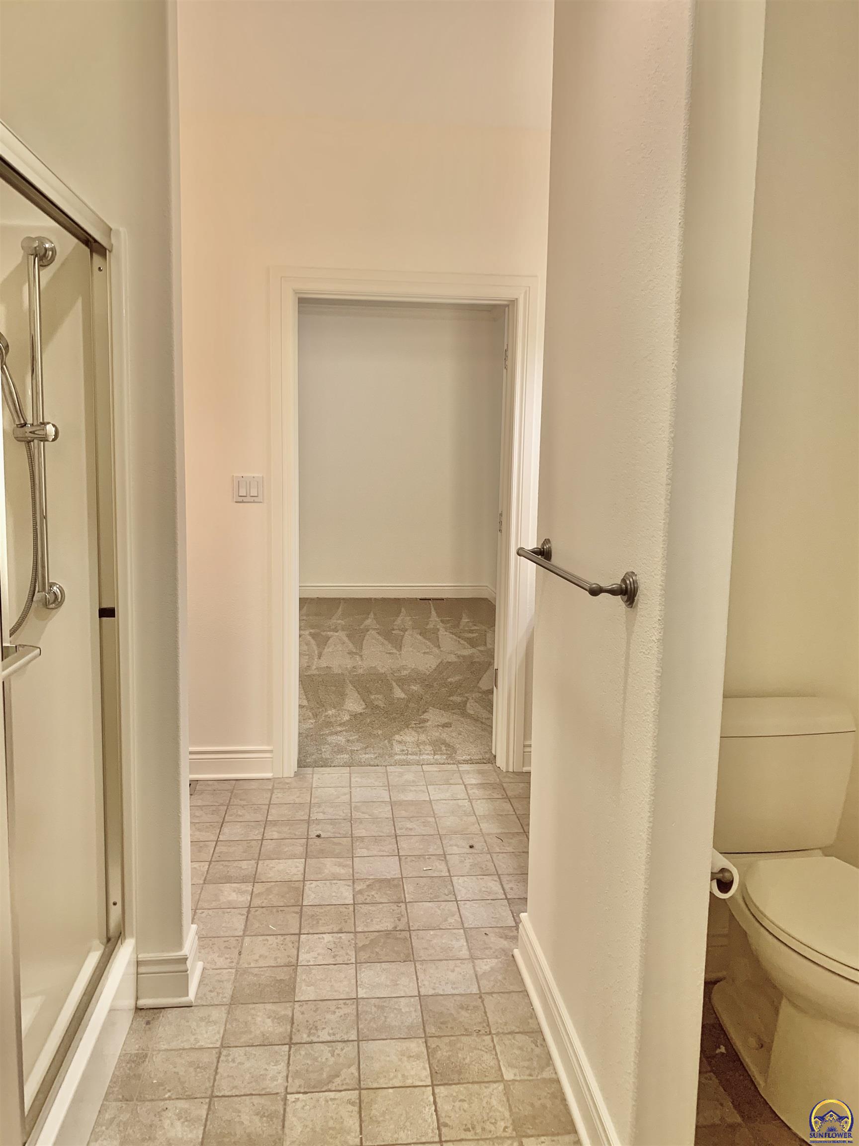 Topeka, Kansas 66614, United States, 3 Bedrooms Bedrooms, ,3 BathroomsBathrooms,Residential,Pending,70609