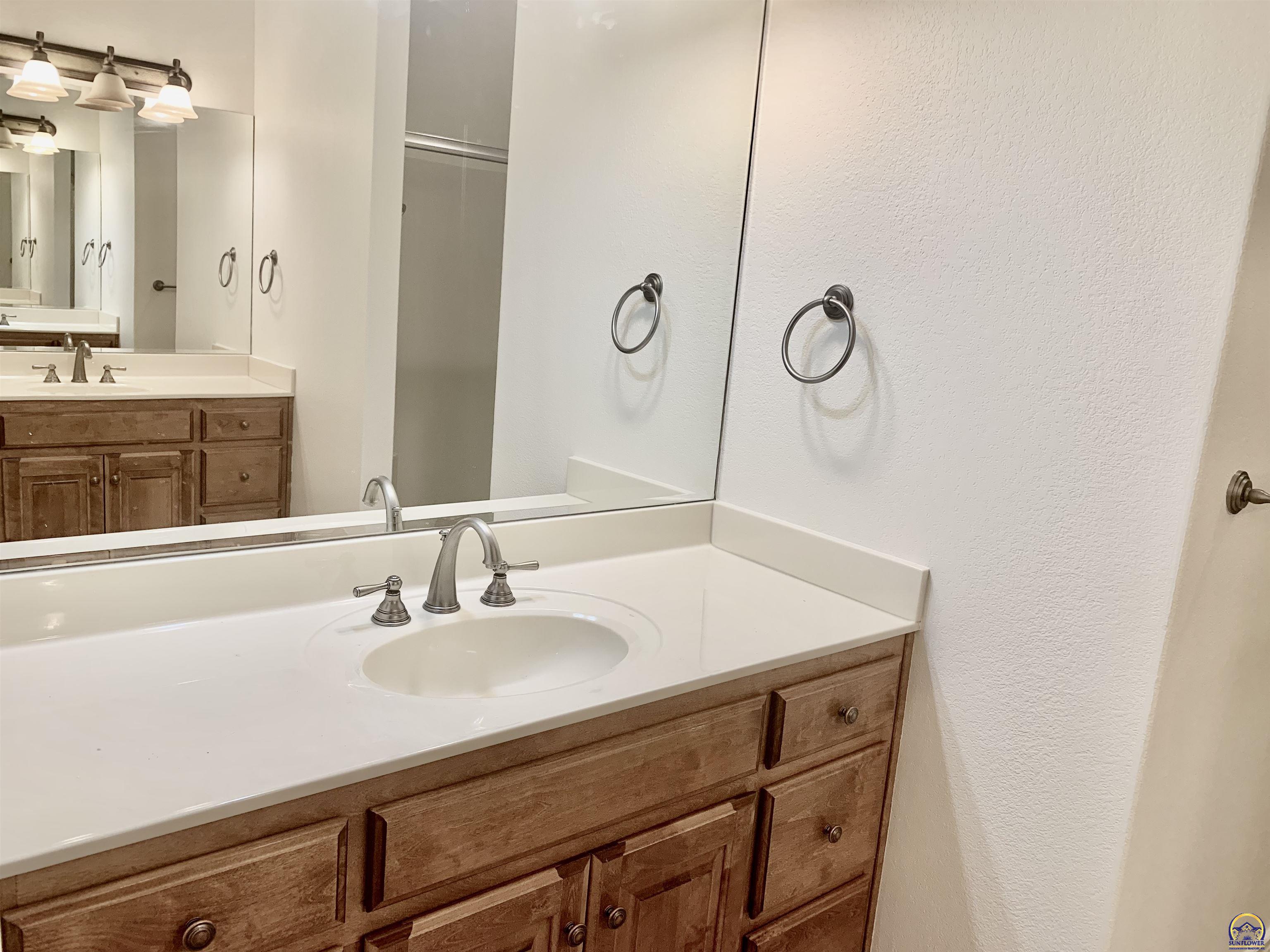 Topeka, Kansas 66614, United States, 3 Bedrooms Bedrooms, ,3 BathroomsBathrooms,Residential,Pending,70609