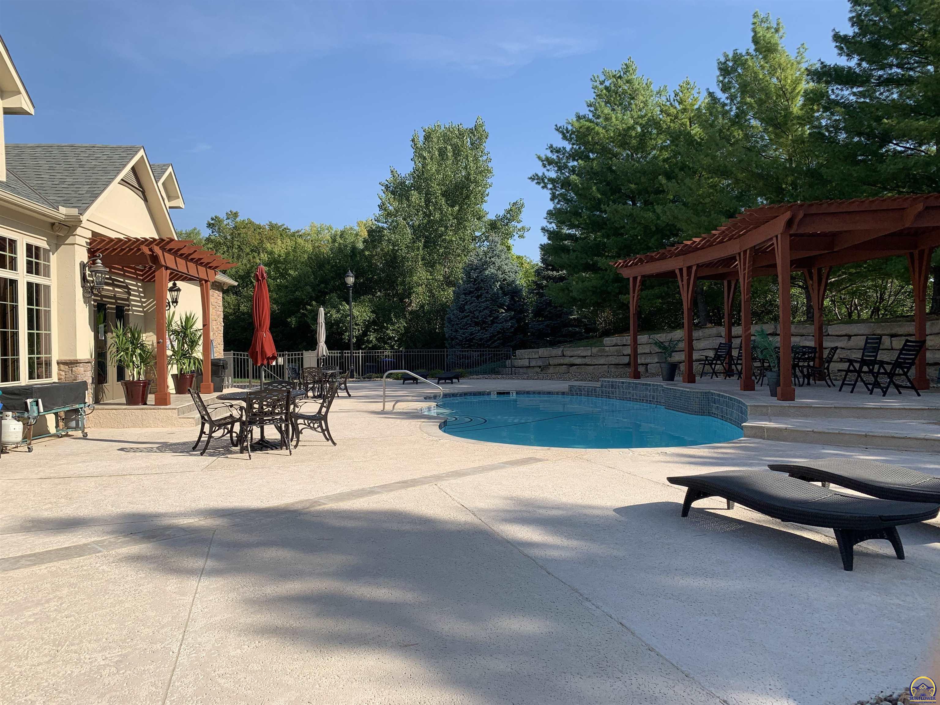 Topeka, Kansas 66614, United States, 3 Bedrooms Bedrooms, ,3 BathroomsBathrooms,Residential,Pending,70609