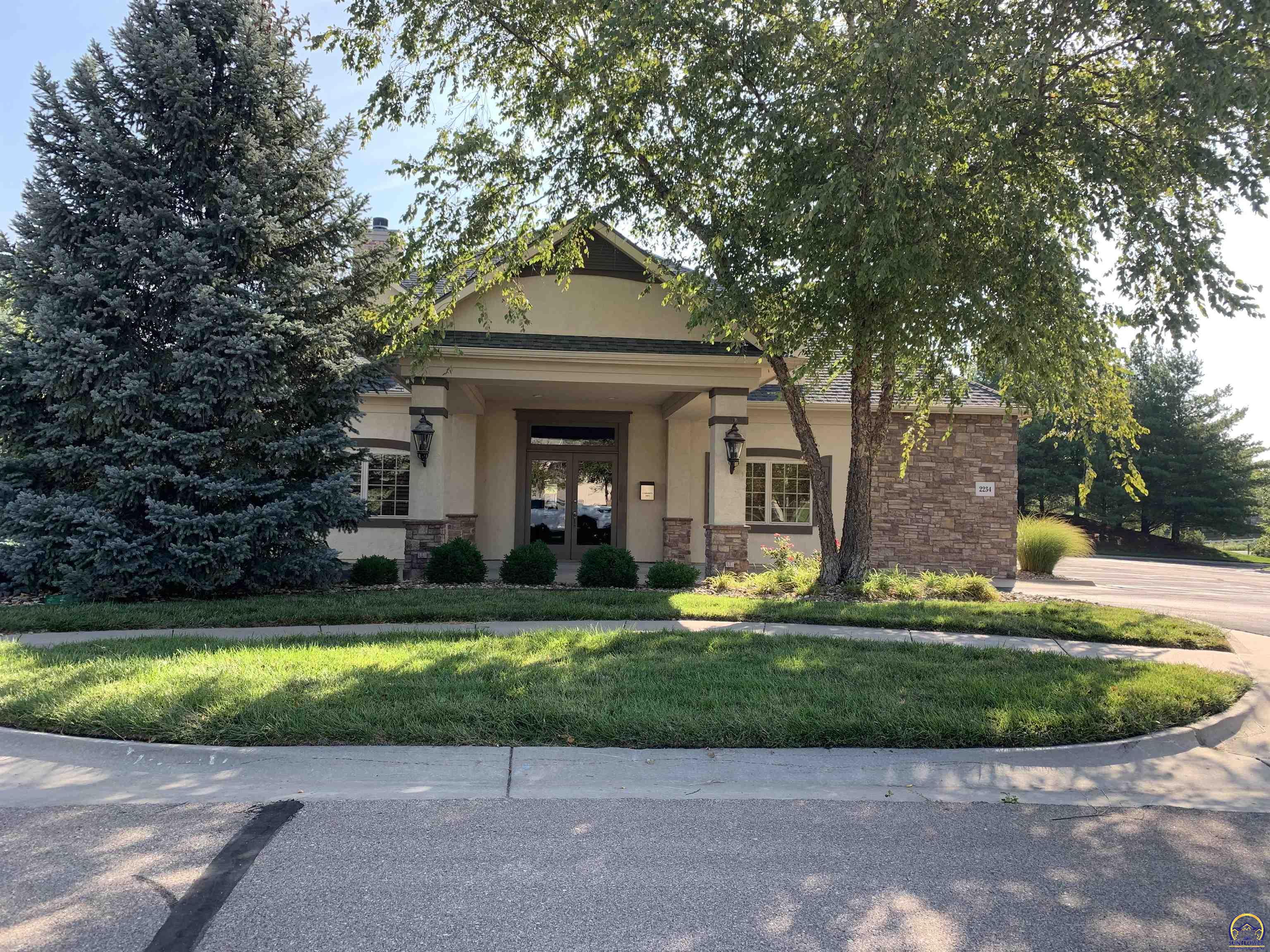 Topeka, Kansas 66614, United States, 3 Bedrooms Bedrooms, ,3 BathroomsBathrooms,Residential,Pending,70609