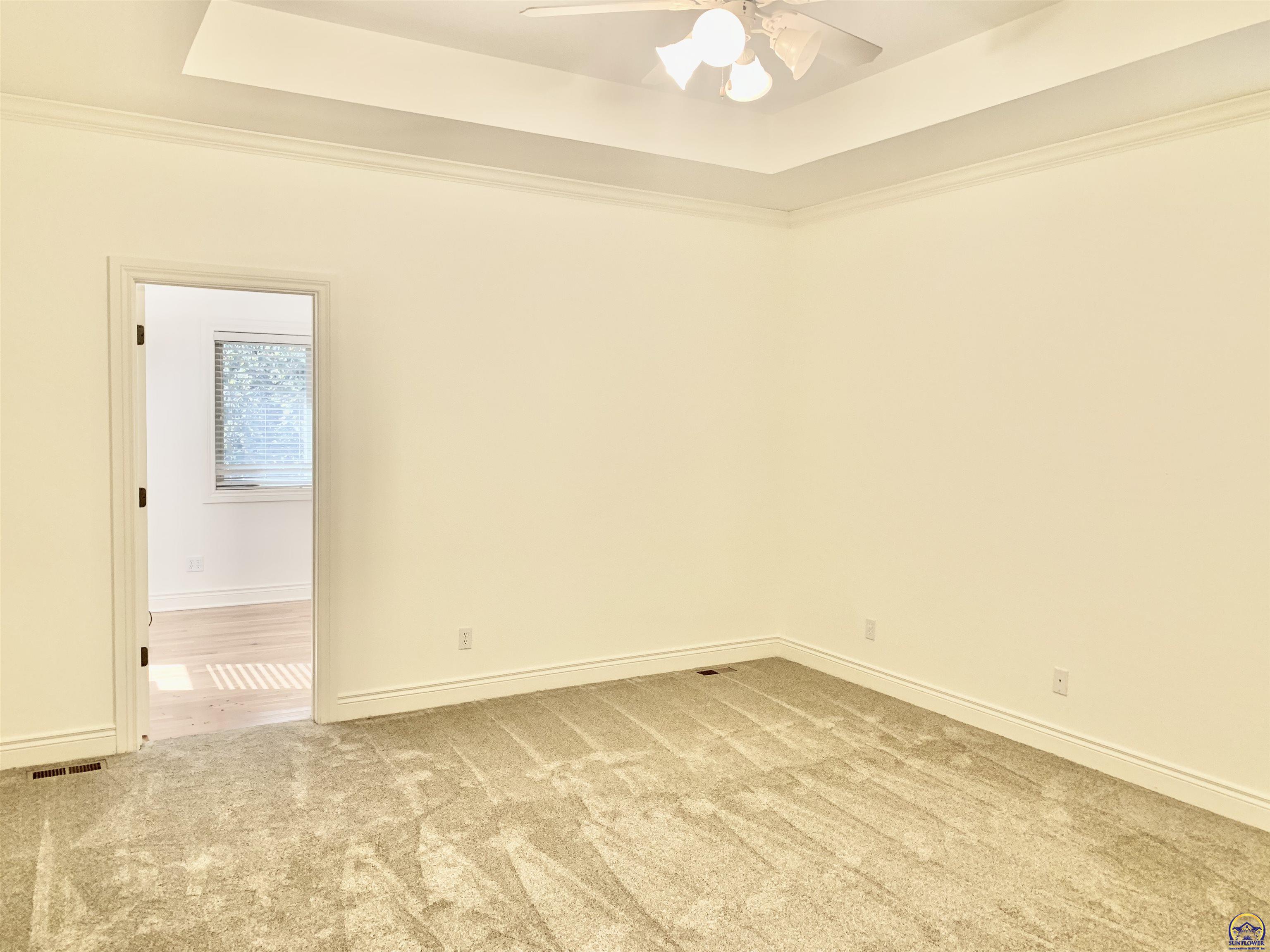 Topeka, Kansas 66614, United States, 3 Bedrooms Bedrooms, ,3 BathroomsBathrooms,Residential,Pending,70609