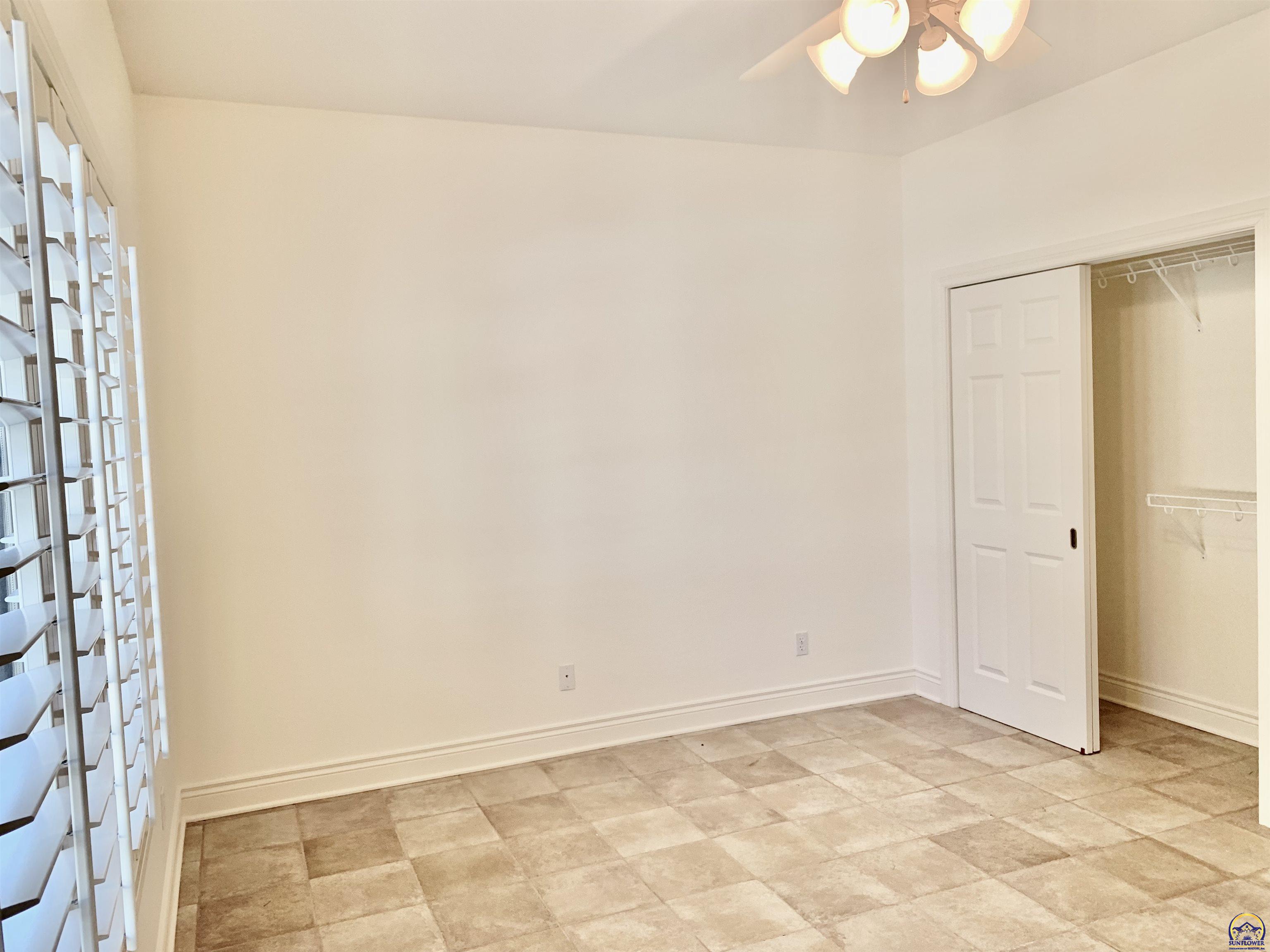 Topeka, Kansas 66614, United States, 3 Bedrooms Bedrooms, ,3 BathroomsBathrooms,Residential,Pending,70609