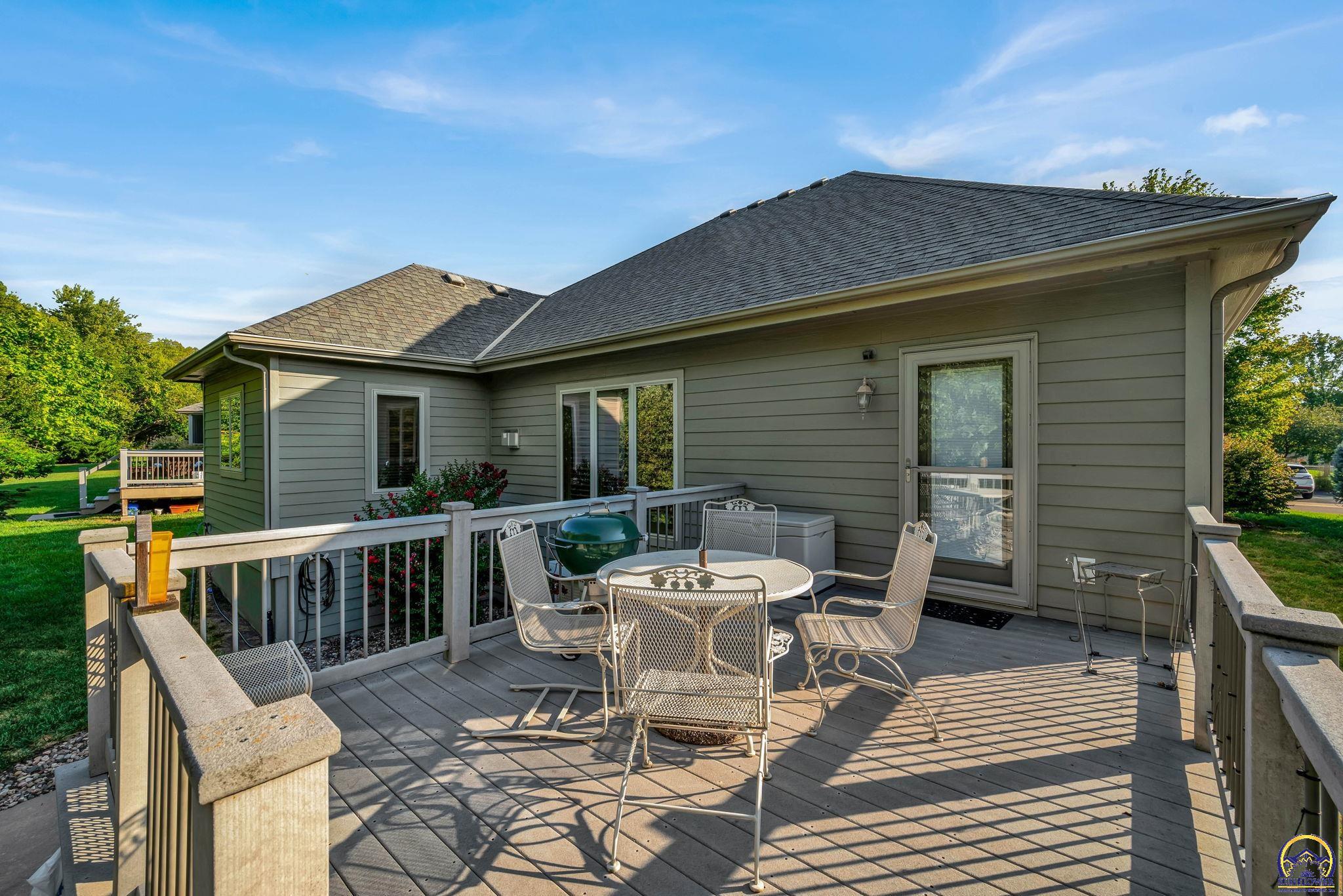 Topeka, Kansas 66614, United States, 3 Bedrooms Bedrooms, ,3 BathroomsBathrooms,Residential,Pending,70609