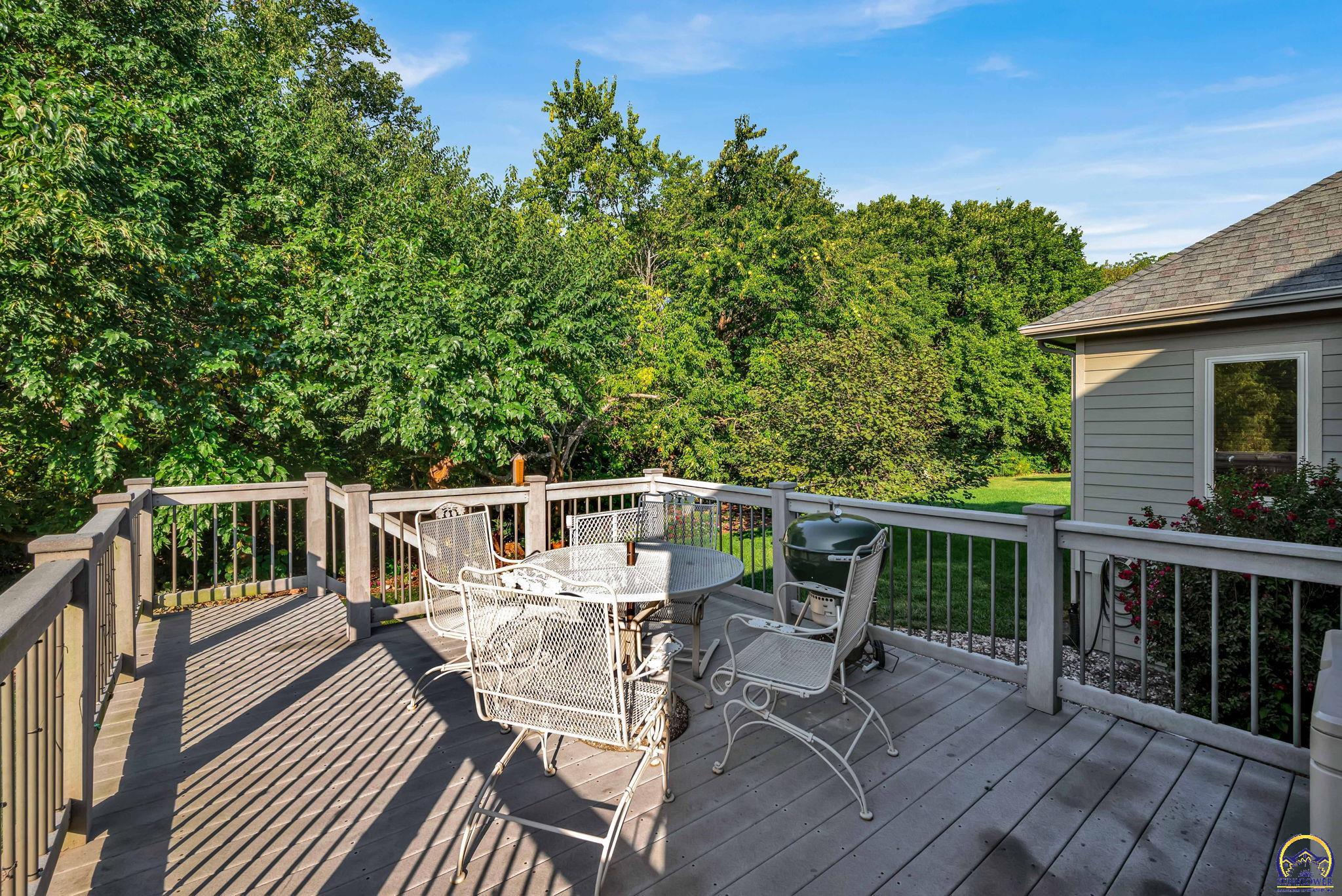 Topeka, Kansas 66614, United States, 3 Bedrooms Bedrooms, ,3 BathroomsBathrooms,Residential,Pending,70609