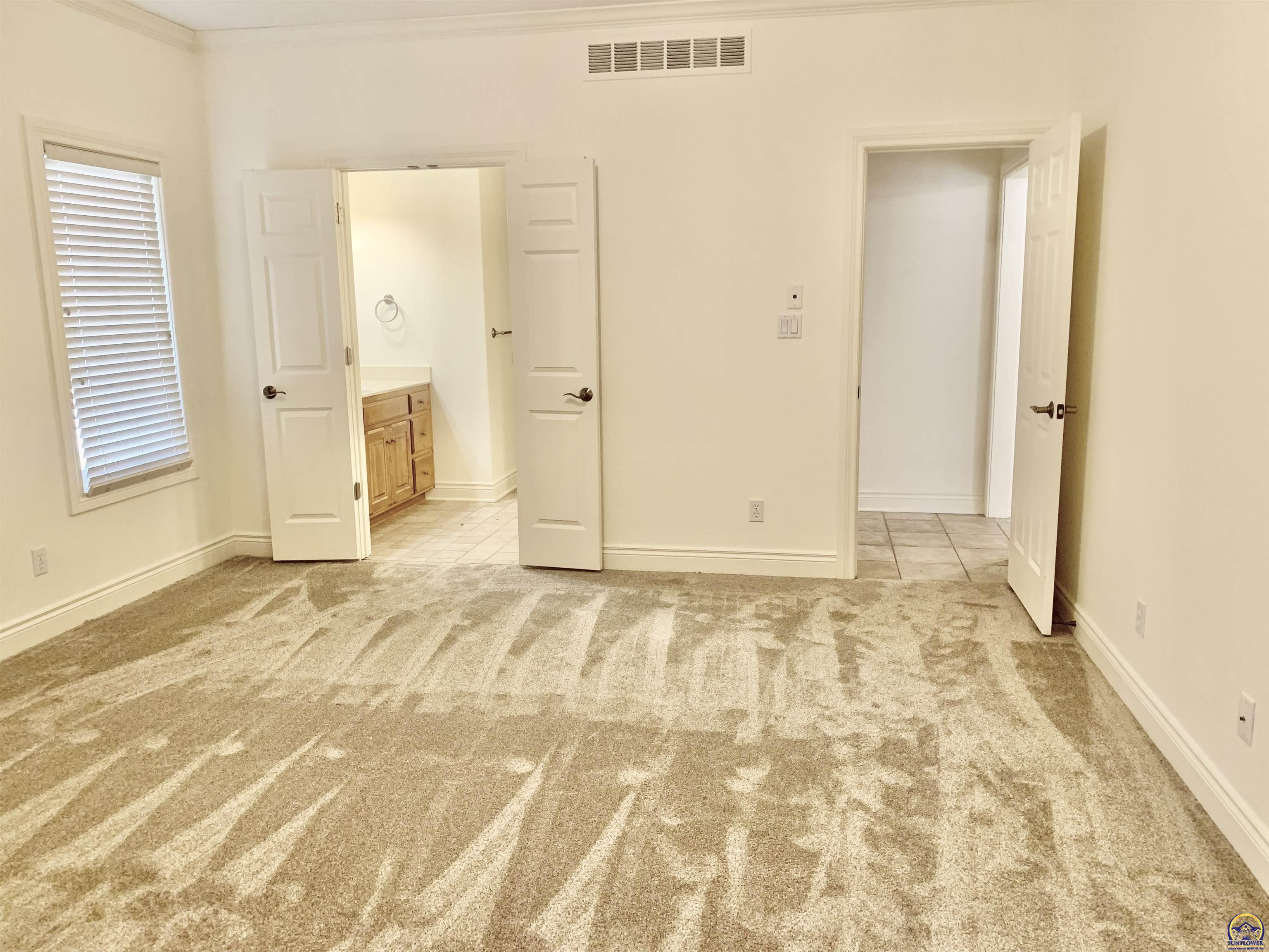 Topeka, Kansas 66614, United States, 3 Bedrooms Bedrooms, ,3 BathroomsBathrooms,Residential,Pending,70609