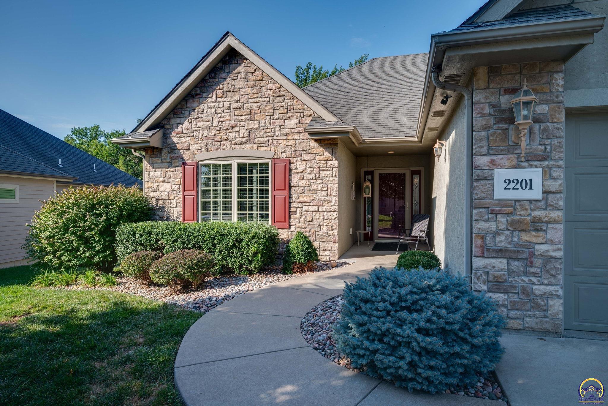 Topeka, Kansas 66614, United States, 3 Bedrooms Bedrooms, ,3 BathroomsBathrooms,Residential,Pending,70609