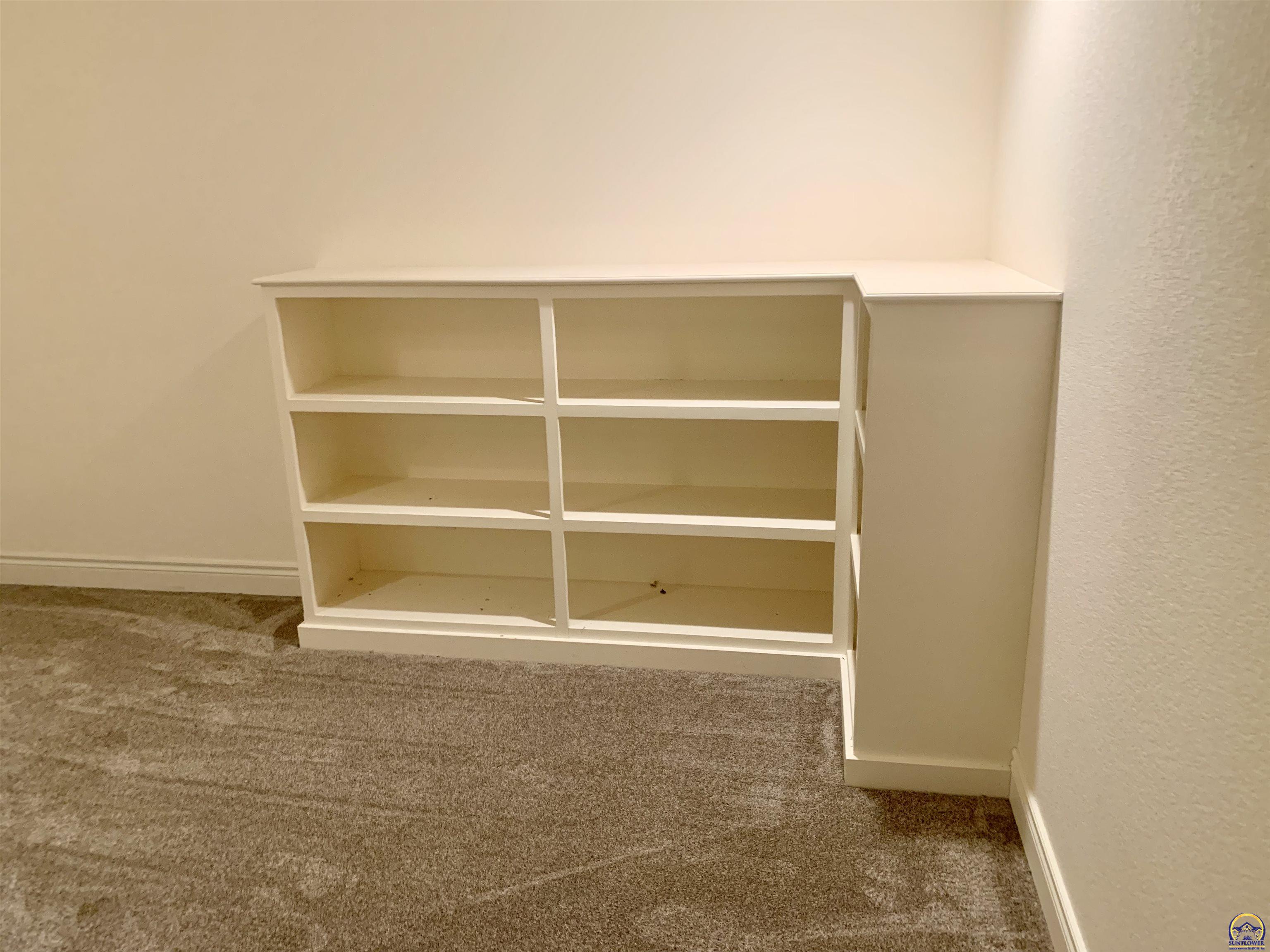 Topeka, Kansas 66614, United States, 3 Bedrooms Bedrooms, ,3 BathroomsBathrooms,Residential,Pending,70609