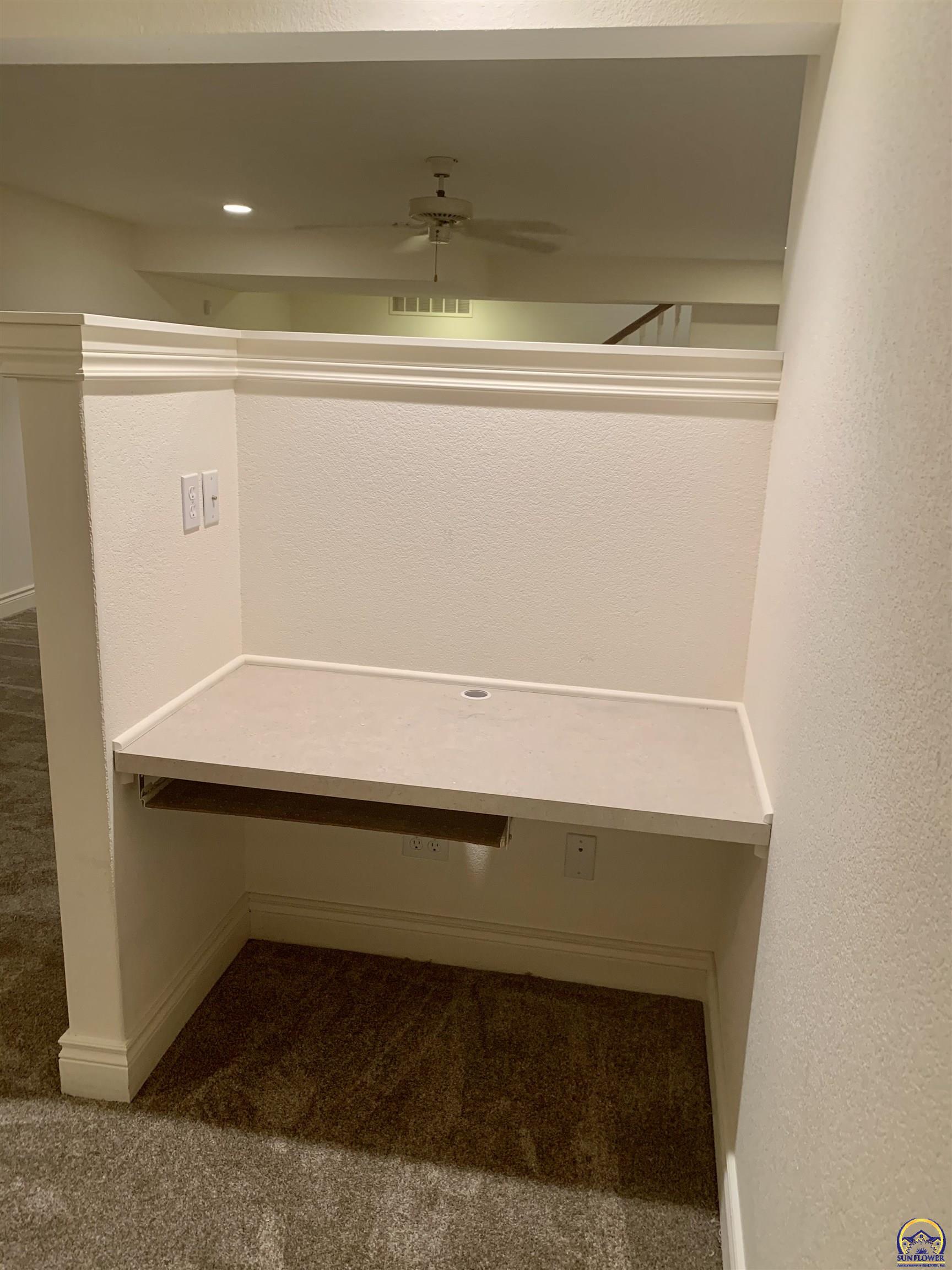 Topeka, Kansas 66614, United States, 3 Bedrooms Bedrooms, ,3 BathroomsBathrooms,Residential,Pending,70609