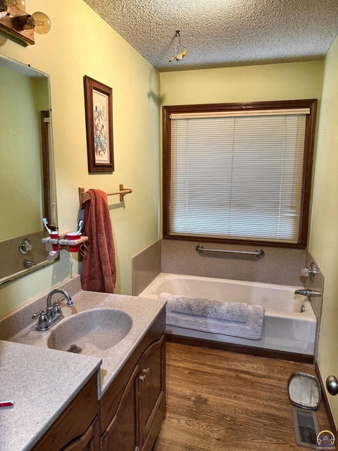 Tiny photo for 6121 NW Green Hills Rd, Topeka, KS 66618 (MLS # 246612)