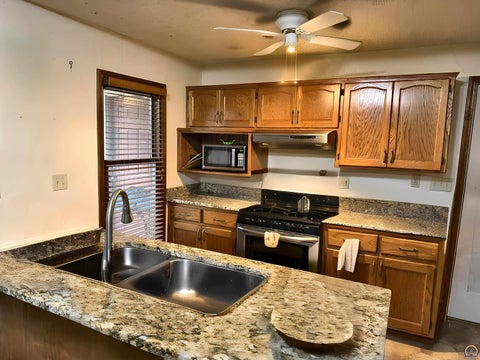 Tiny photo for 6121 NW Green Hills Rd, Topeka, KS 66618 (MLS # 246612)
