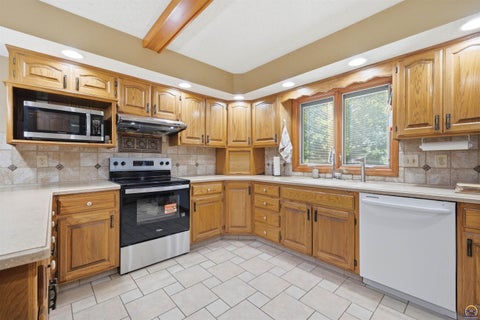 Tiny photo for 2611 SW Golf View Dr, Topeka, KS 66614 (MLS # 246574)