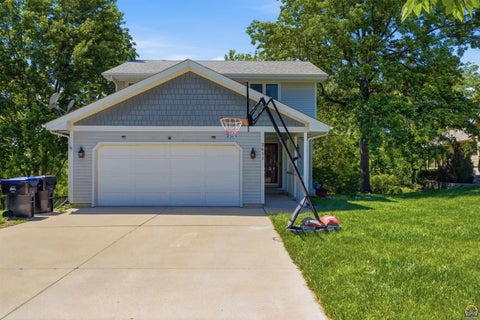 Tiny photo for 2611 SW Golf View Dr, Topeka, KS 66614 (MLS # 246574)