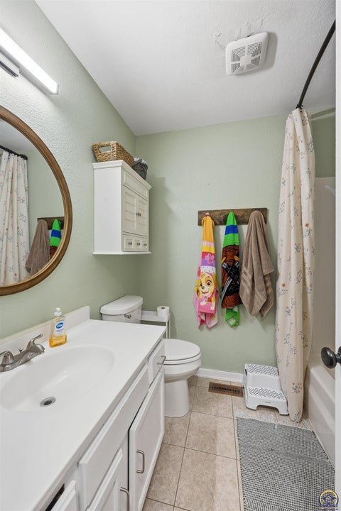 Tiny photo for 4539 NW Netherland Dr, Topeka, KS 66618 (MLS # 247077)