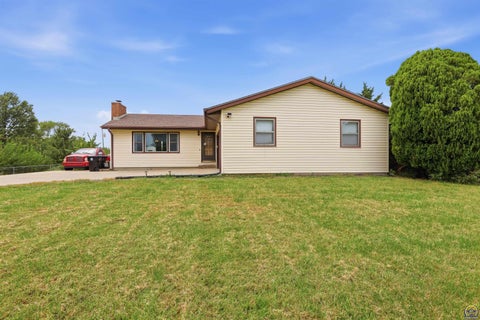 Photo of 4539 NW Netherland Dr, Topeka, KS 66618 (MLS # 247077)