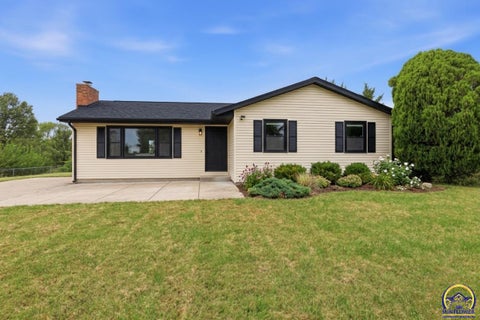 Tiny photo for 4539 NW Netherland Dr, Topeka, KS 66618 (MLS # 247077)
