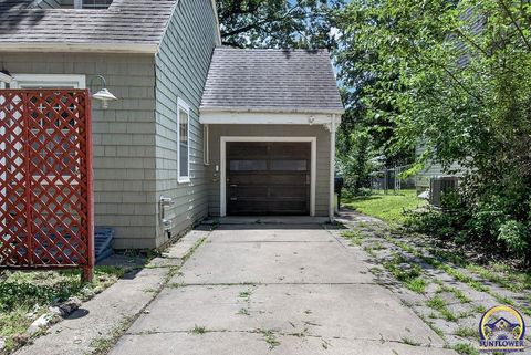 Tiny photo for 3115 SW 11th St, Topeka, KS 66604 (MLS # 245578)