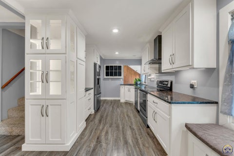 Tiny photo for 1278 SW Collins Ave, Topeka, KS 66604 (MLS # 245401)
