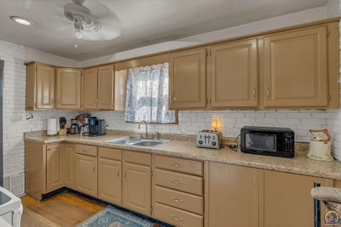 Tiny photo for 1710 SW 1st St, Topeka, KS 66606 (MLS # 246540)
