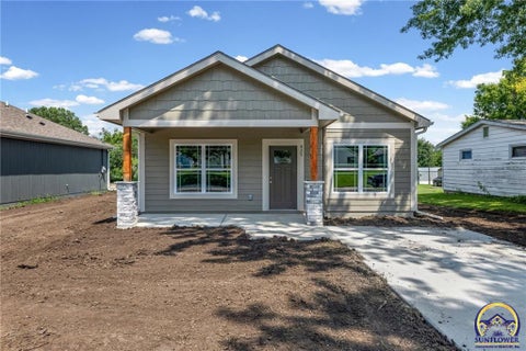 Tiny photo for 835 S Cherry St, Ottawa, KS 66067 (MLS # 245556)