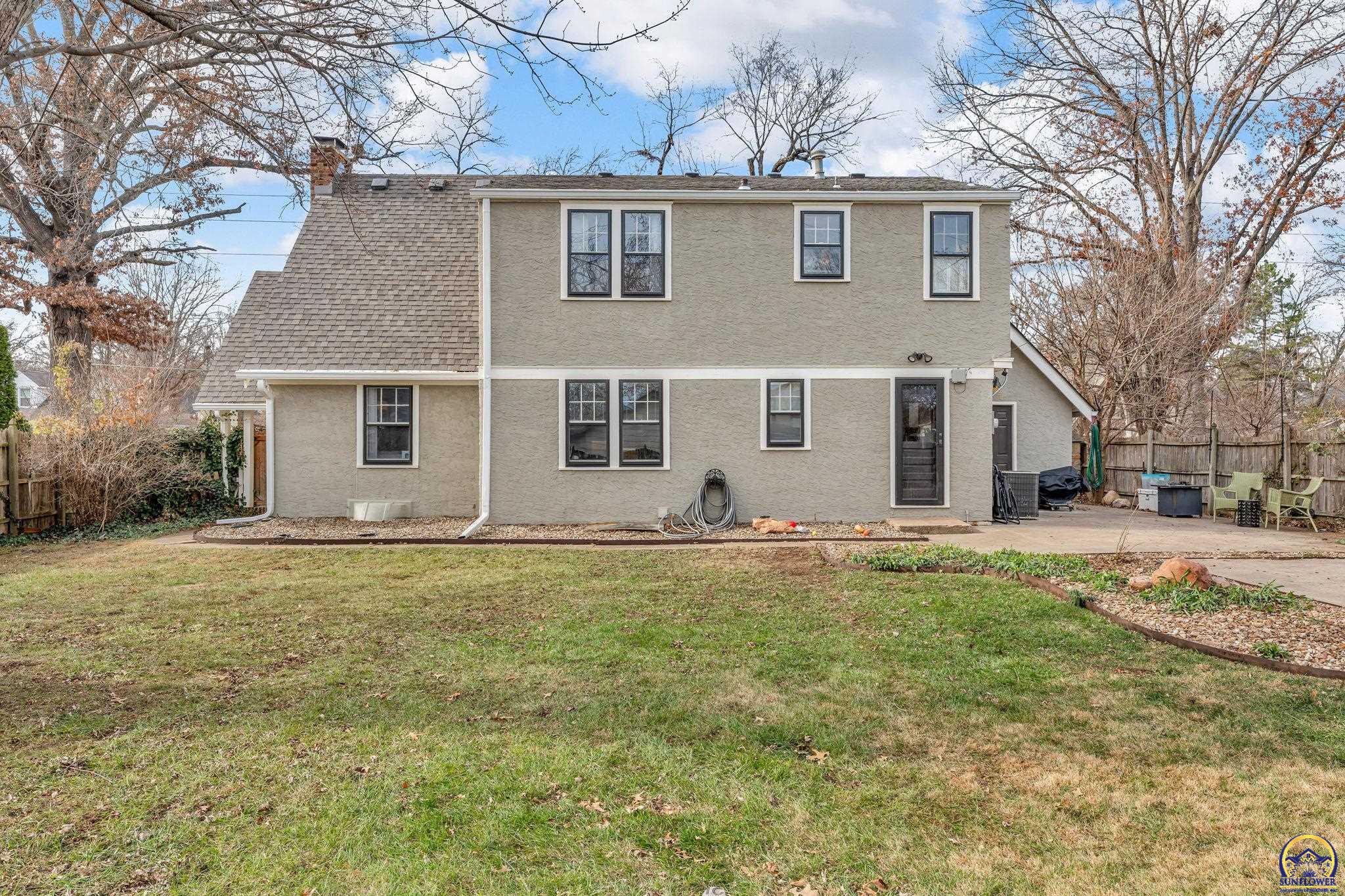 Topeka, Kansas 66604, United States, 3 Bedrooms Bedrooms, ,2 BathroomsBathrooms,Residential,Pending,254001