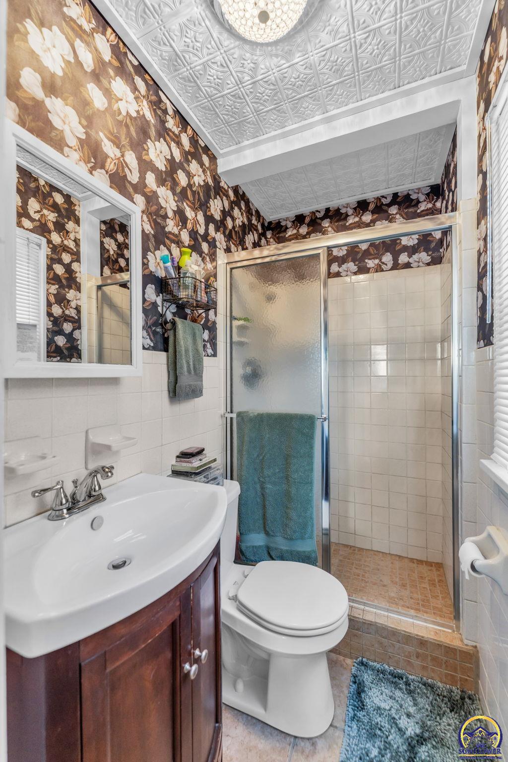 Topeka, Kansas 66604, United States, 3 Bedrooms Bedrooms, ,2 BathroomsBathrooms,Residential,Pending,254001