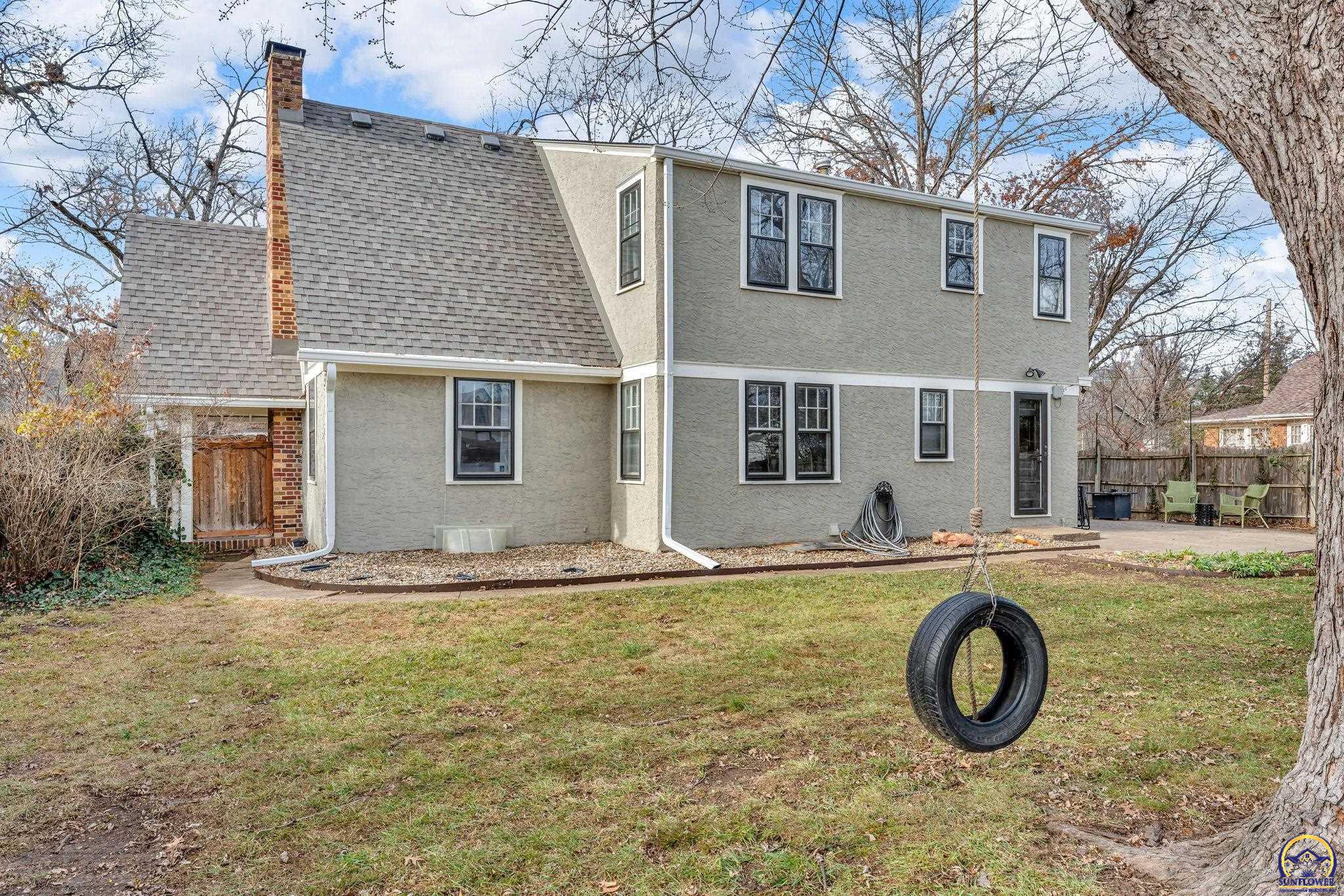 Topeka, Kansas 66604, United States, 3 Bedrooms Bedrooms, ,2 BathroomsBathrooms,Residential,Pending,254001