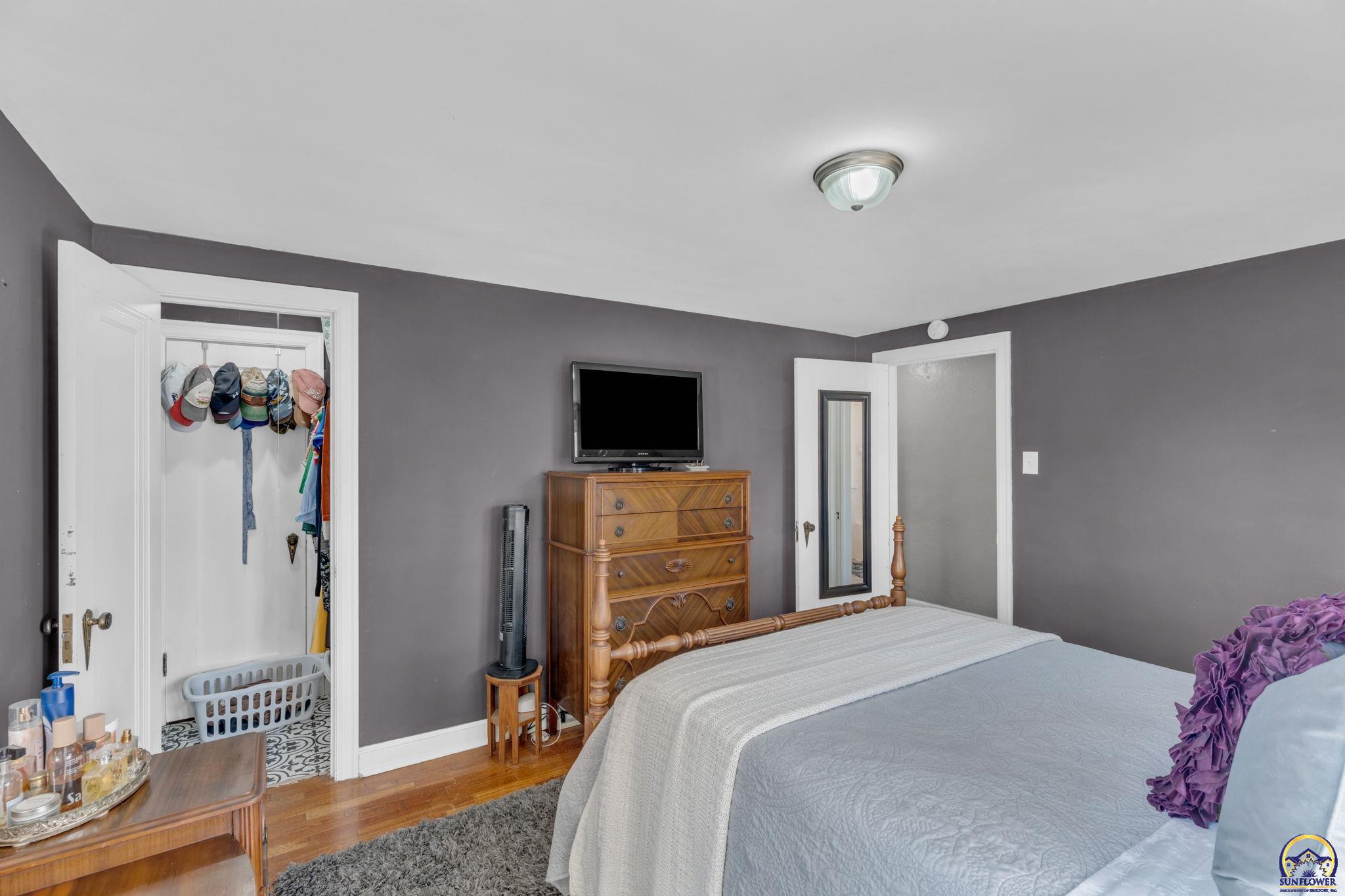 Topeka, Kansas 66604, United States, 3 Bedrooms Bedrooms, ,2 BathroomsBathrooms,Residential,Pending,254001