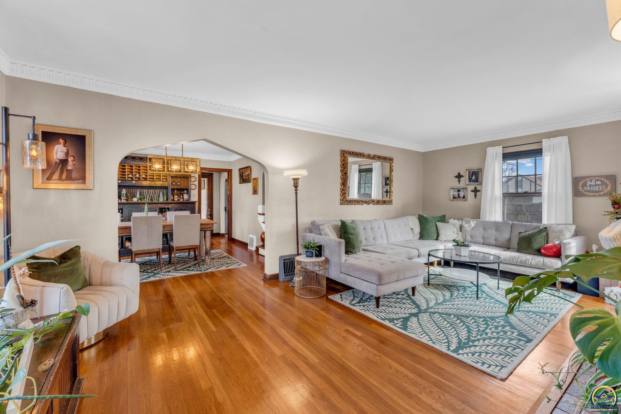 Topeka, Kansas 66604, United States, 3 Bedrooms Bedrooms, ,2 BathroomsBathrooms,Residential,Pending,254001