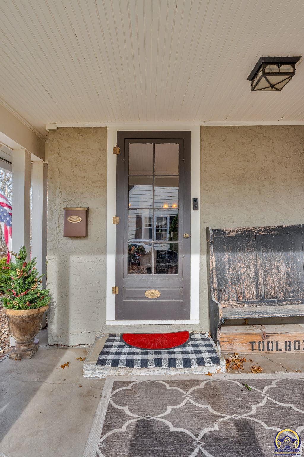 Topeka, Kansas 66604, United States, 3 Bedrooms Bedrooms, ,2 BathroomsBathrooms,Residential,Pending,254001