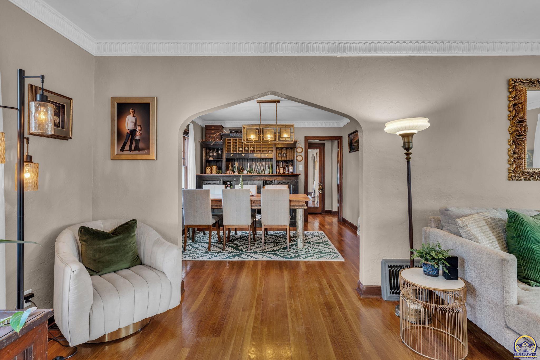 Topeka, Kansas 66604, United States, 3 Bedrooms Bedrooms, ,2 BathroomsBathrooms,Residential,Pending,254001