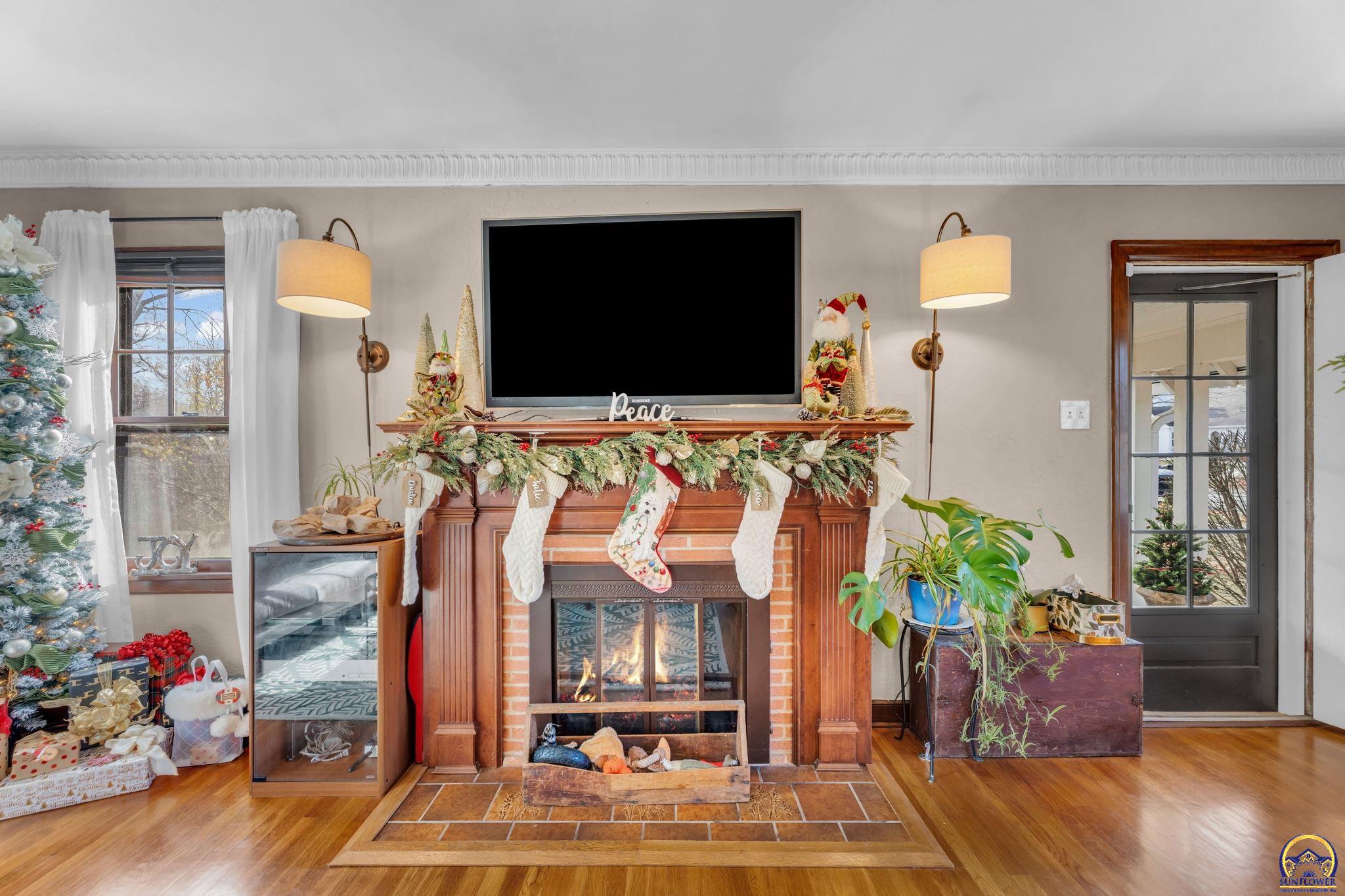 Topeka, Kansas 66604, United States, 3 Bedrooms Bedrooms, ,2 BathroomsBathrooms,Residential,Pending,254001