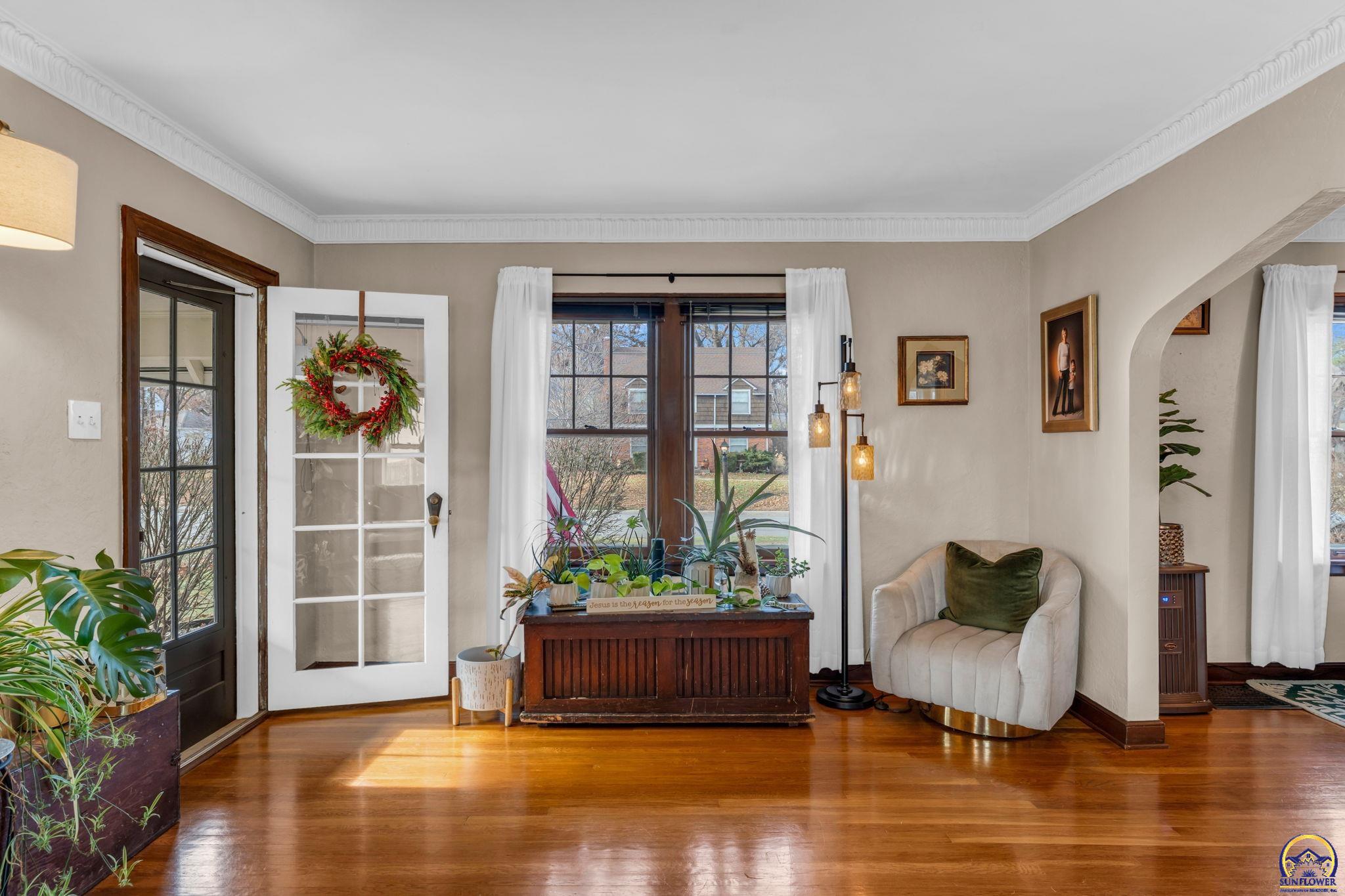 Topeka, Kansas 66604, United States, 3 Bedrooms Bedrooms, ,2 BathroomsBathrooms,Residential,Pending,254001