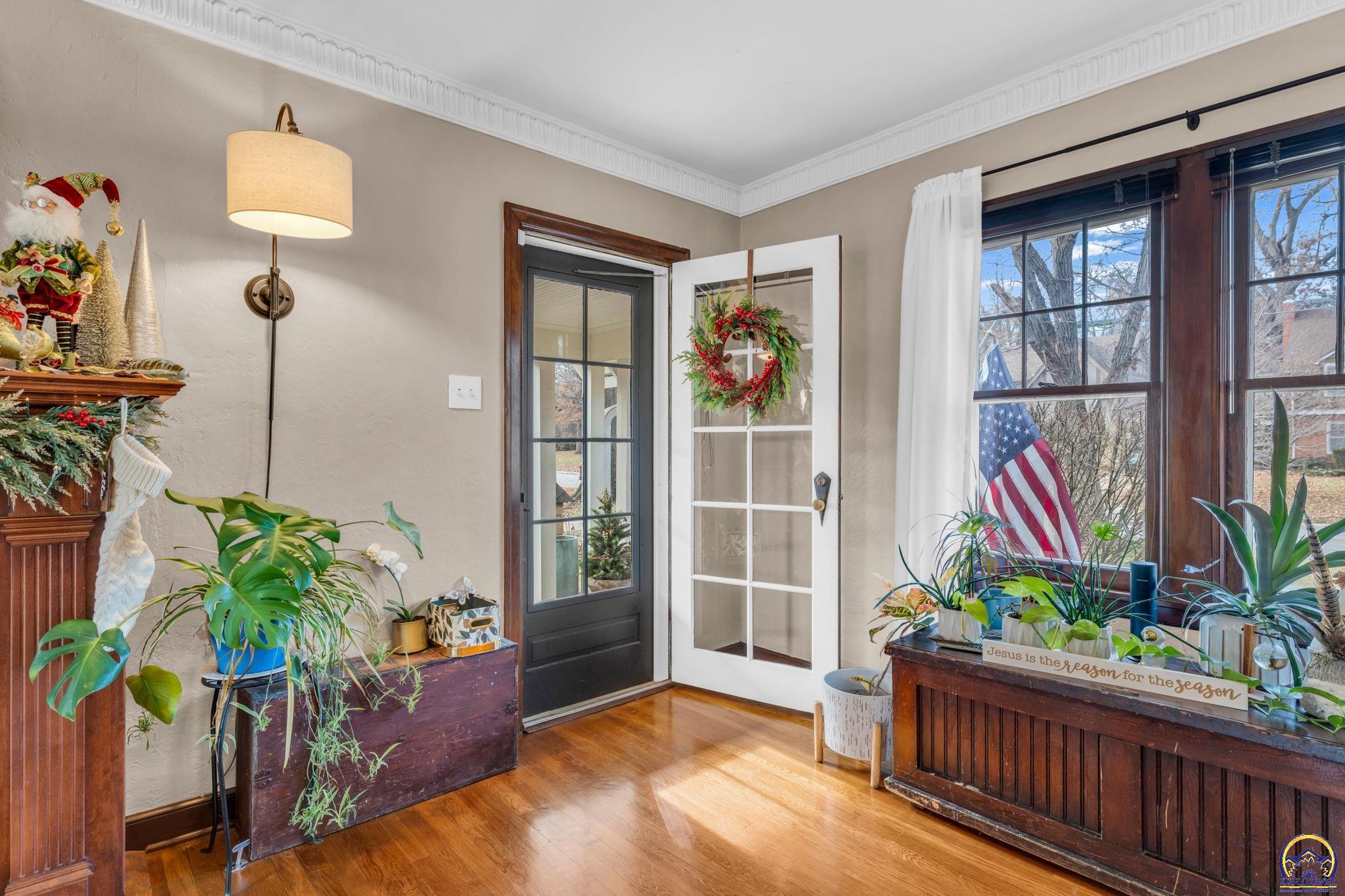 Topeka, Kansas 66604, United States, 3 Bedrooms Bedrooms, ,2 BathroomsBathrooms,Residential,Pending,254001