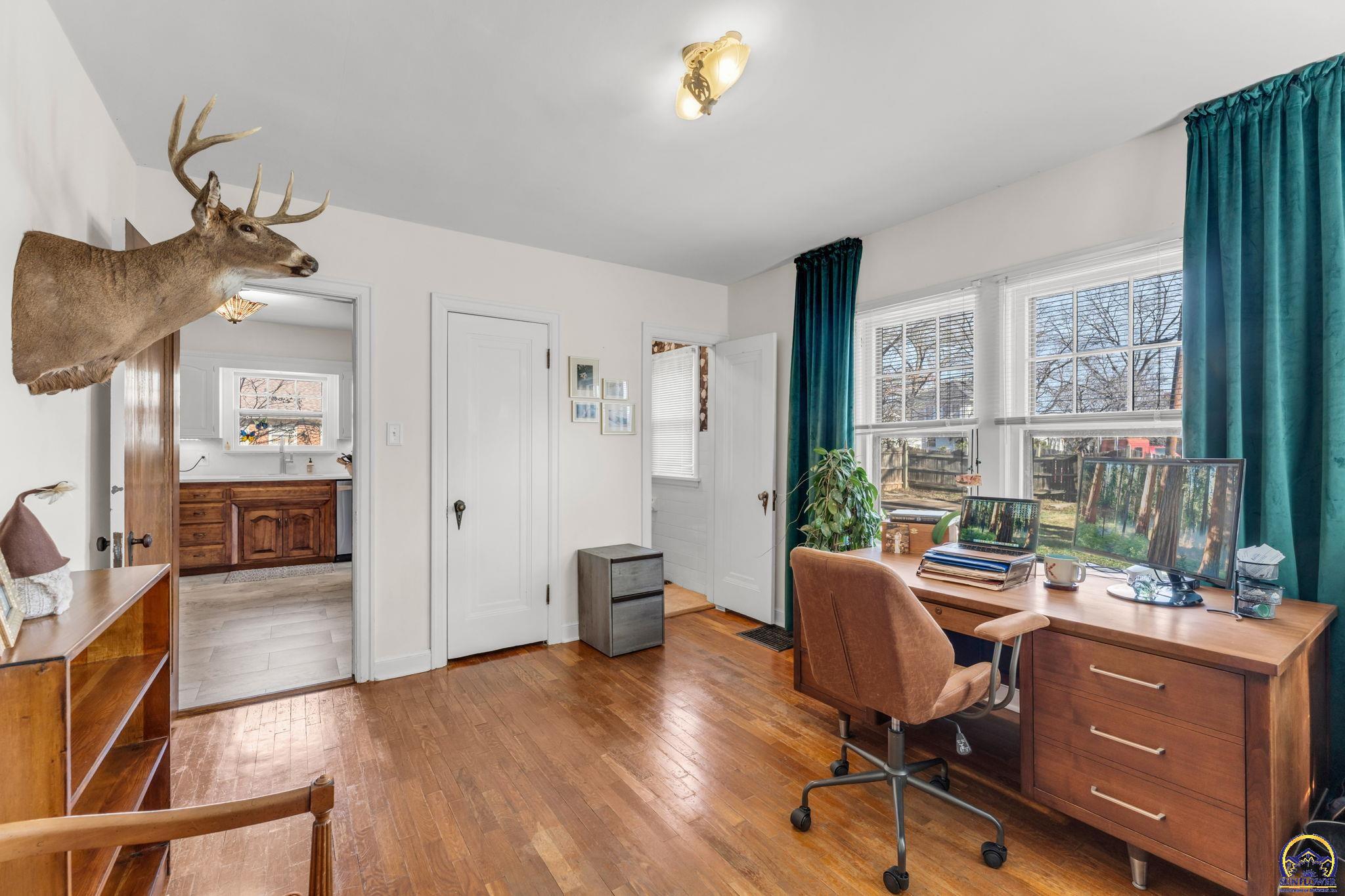 Topeka, Kansas 66604, United States, 3 Bedrooms Bedrooms, ,2 BathroomsBathrooms,Residential,Pending,254001