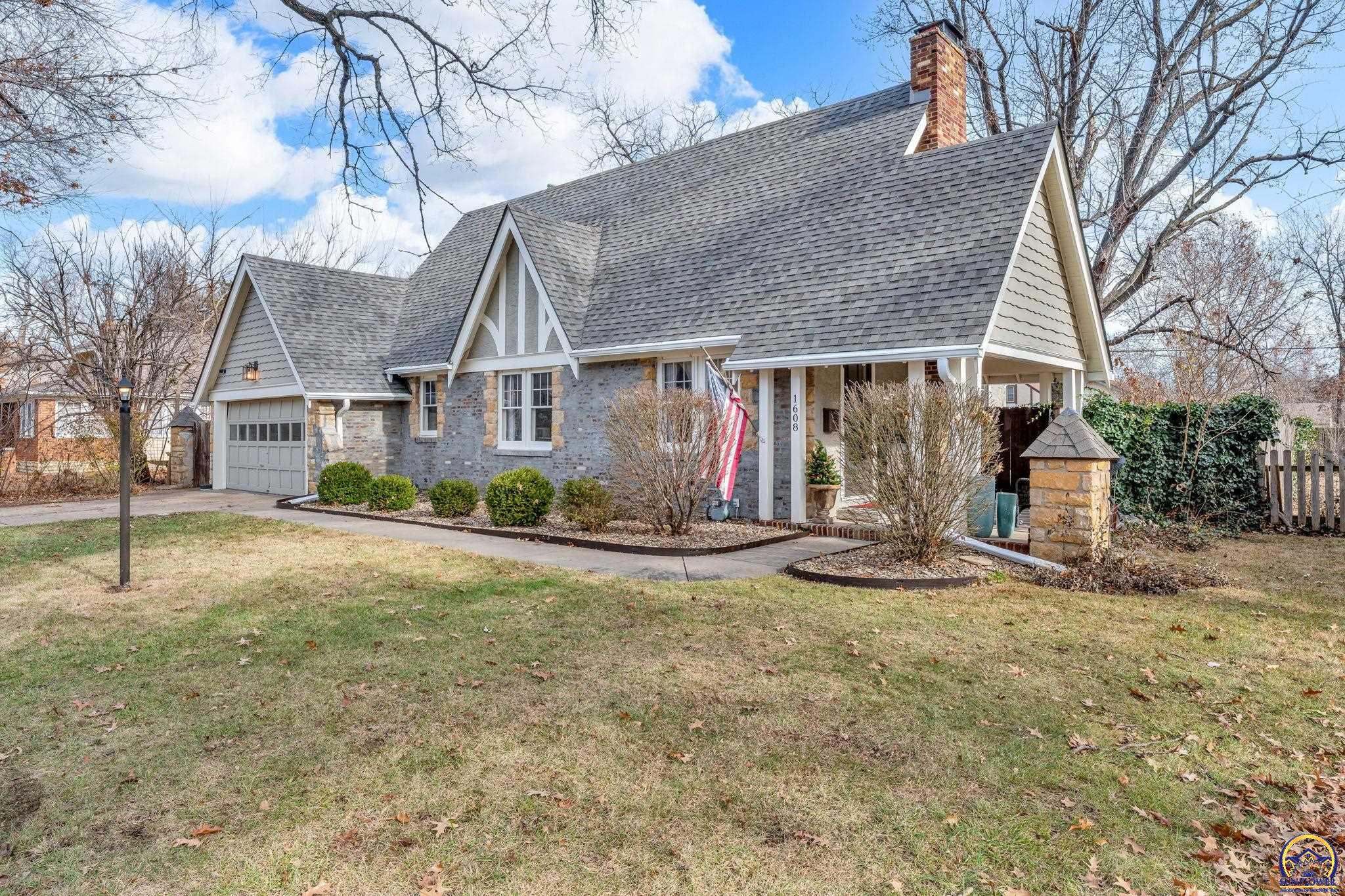 Topeka, Kansas 66604, United States, 3 Bedrooms Bedrooms, ,2 BathroomsBathrooms,Residential,Pending,254001