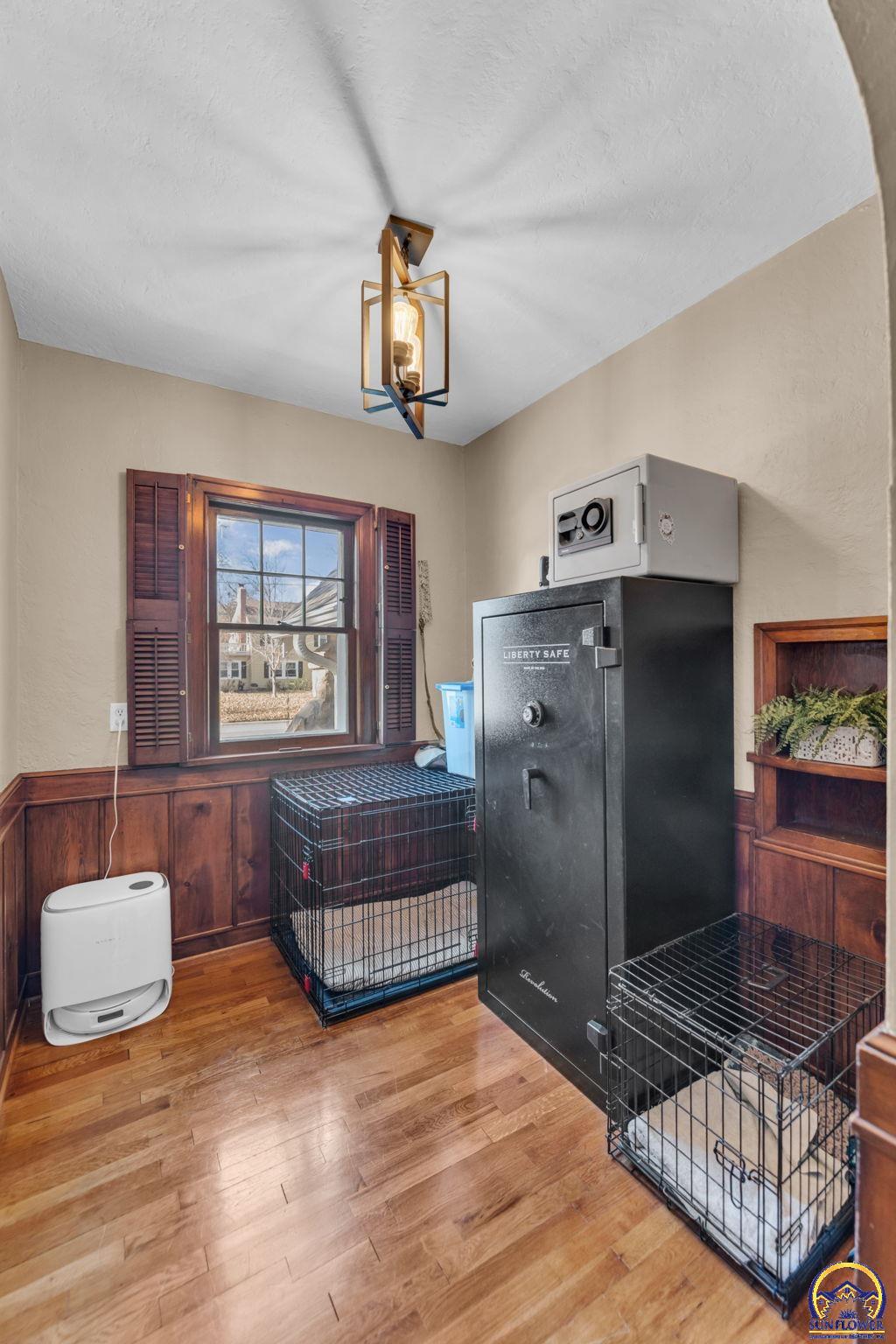 Topeka, Kansas 66604, United States, 3 Bedrooms Bedrooms, ,2 BathroomsBathrooms,Residential,Pending,254001