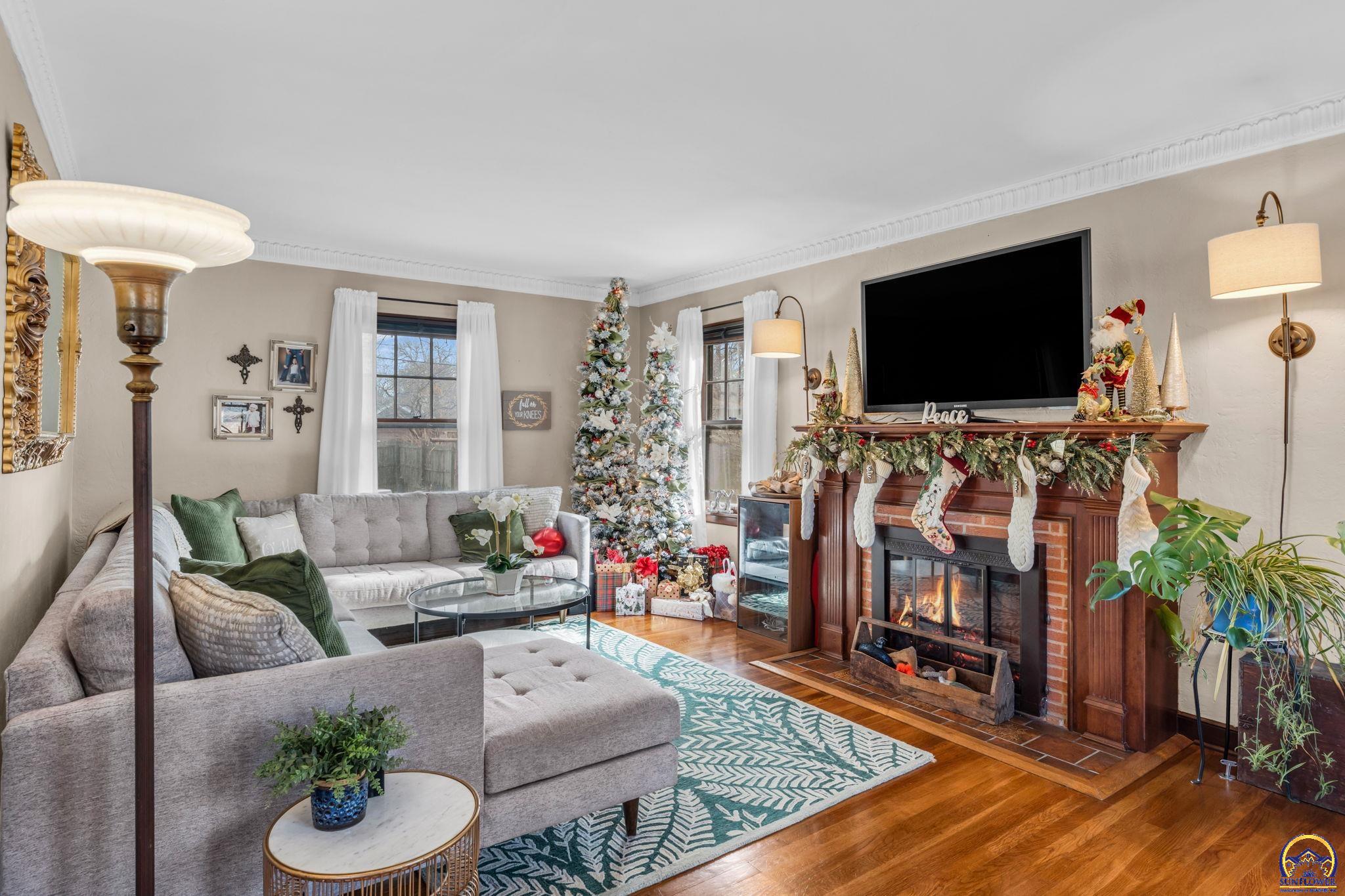 Topeka, Kansas 66604, United States, 3 Bedrooms Bedrooms, ,2 BathroomsBathrooms,Residential,Pending,254001