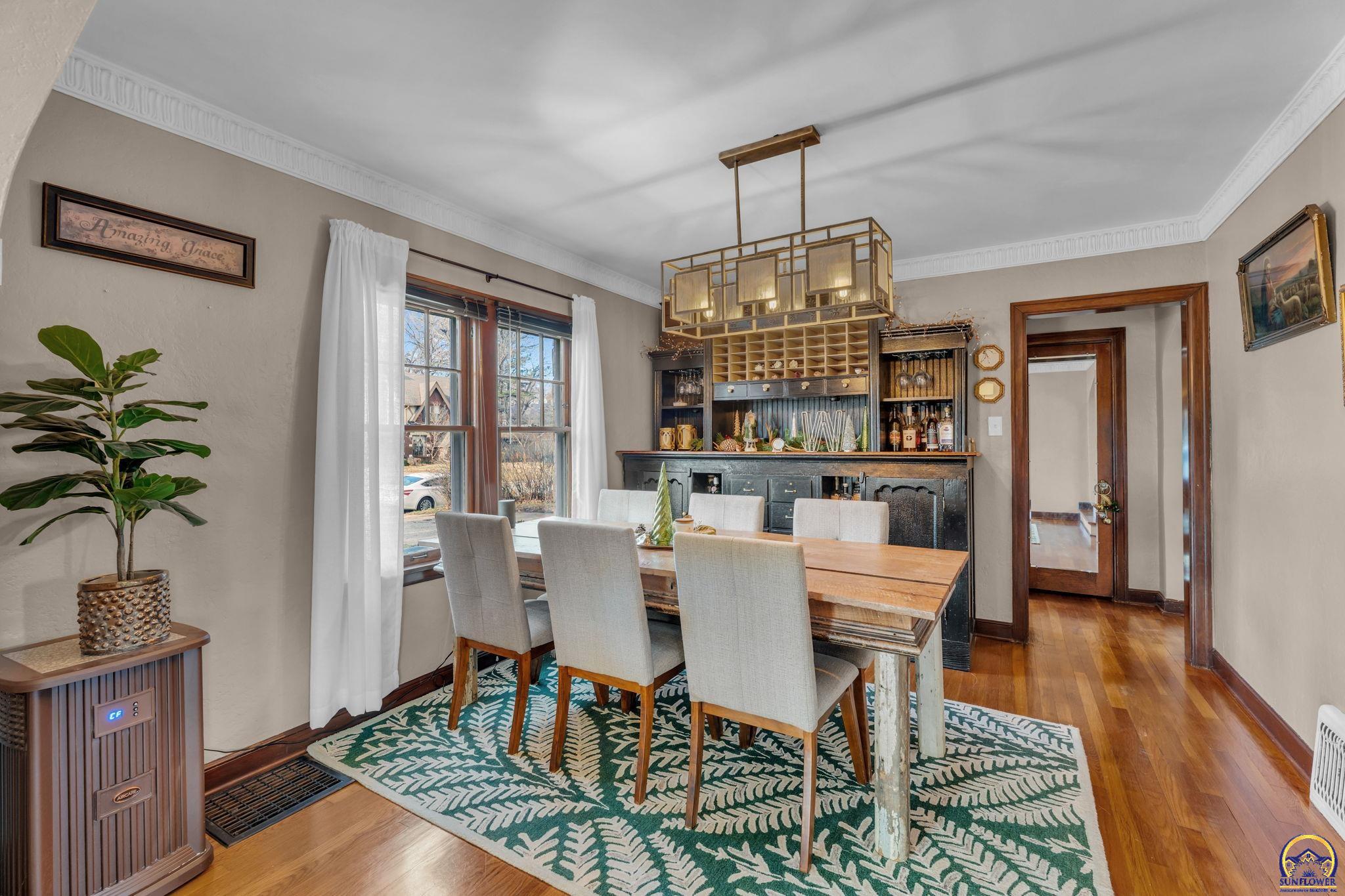 Topeka, Kansas 66604, United States, 3 Bedrooms Bedrooms, ,2 BathroomsBathrooms,Residential,Pending,254001