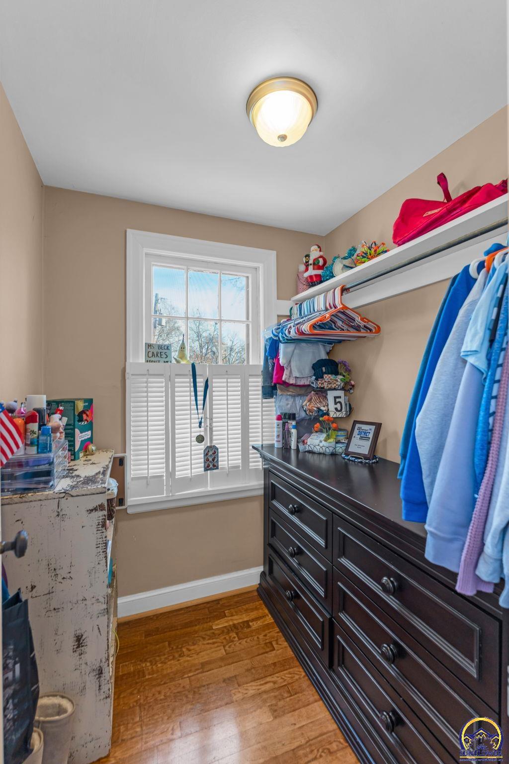 Topeka, Kansas 66604, United States, 3 Bedrooms Bedrooms, ,2 BathroomsBathrooms,Residential,Pending,254001