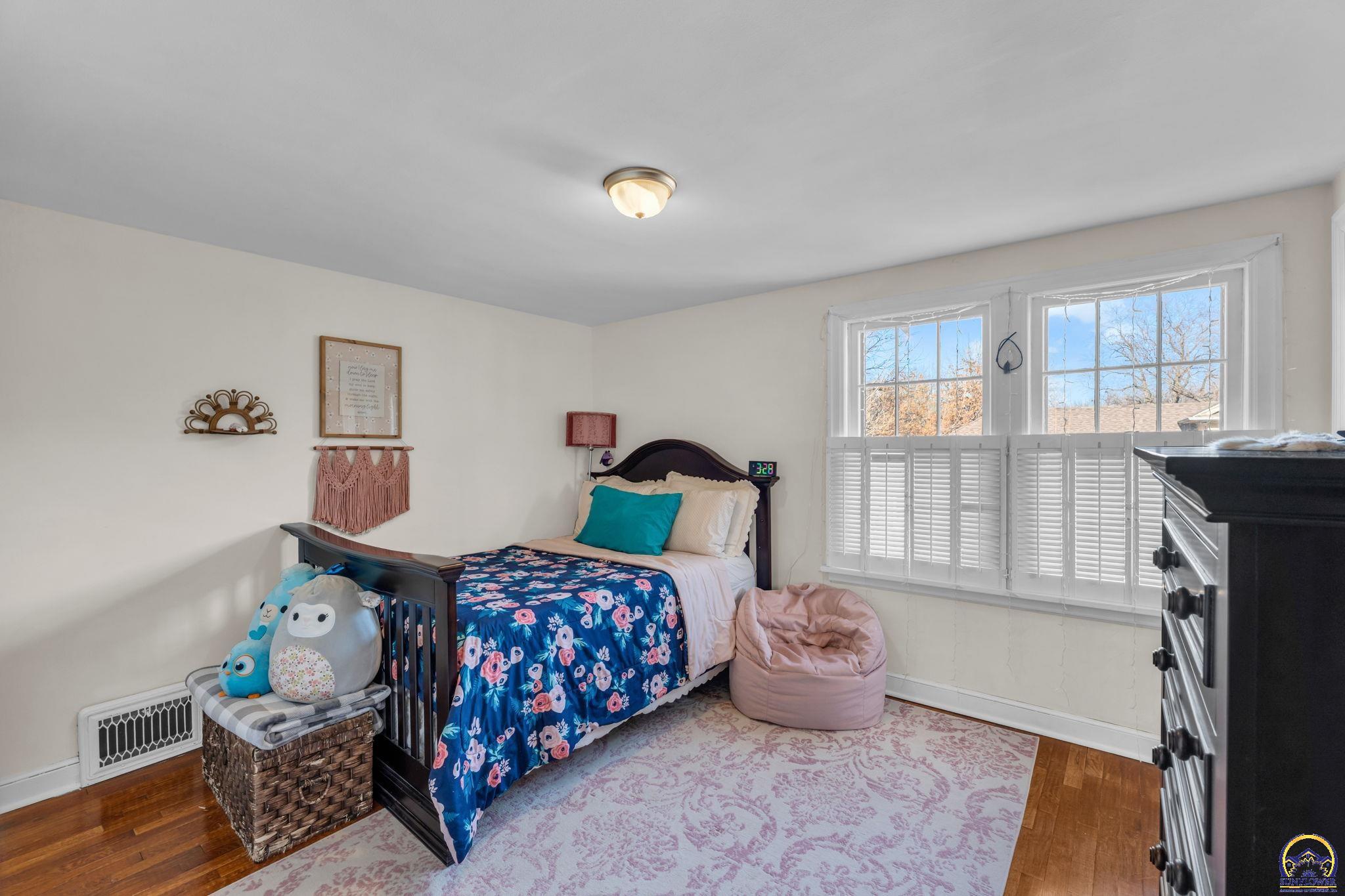 Topeka, Kansas 66604, United States, 3 Bedrooms Bedrooms, ,2 BathroomsBathrooms,Residential,Pending,254001