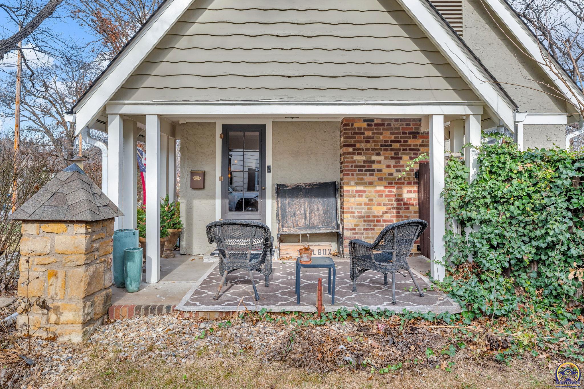 Topeka, Kansas 66604, United States, 3 Bedrooms Bedrooms, ,2 BathroomsBathrooms,Residential,Pending,254001