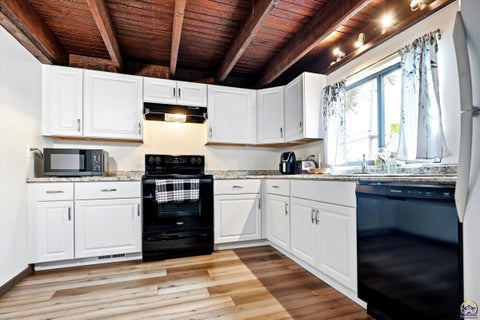 Tiny photo for 3014 SW Eveningside Dr, Topeka, KS 66614 (MLS # 246573)
