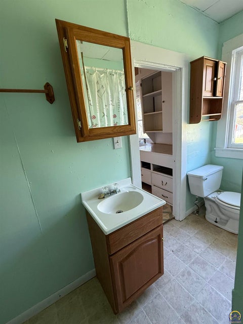 Tiny photo for 210 W Depot St, Buffalo, KS 66717 (MLS # 246944)