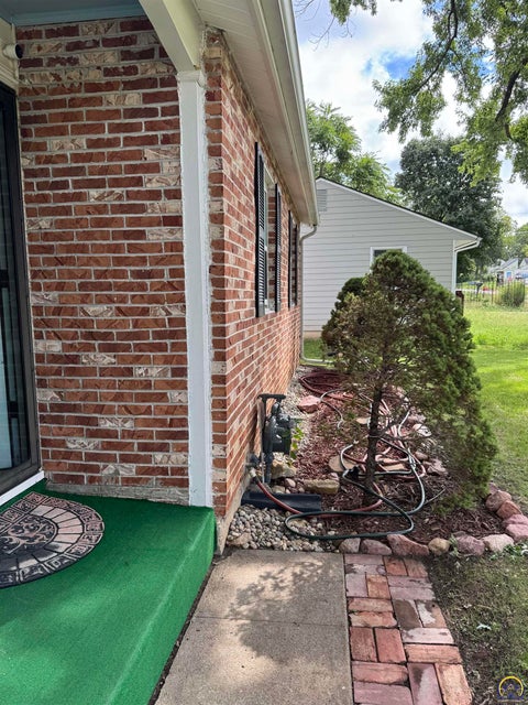 Tiny photo for 2524 SE Indiana Ave, Topeka, KS 66605 (MLS # 246730)