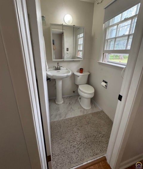 Tiny photo for 2524 SE Indiana Ave, Topeka, KS 66605 (MLS # 246730)